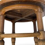 Petite table basse en noyer sculpté années 1920