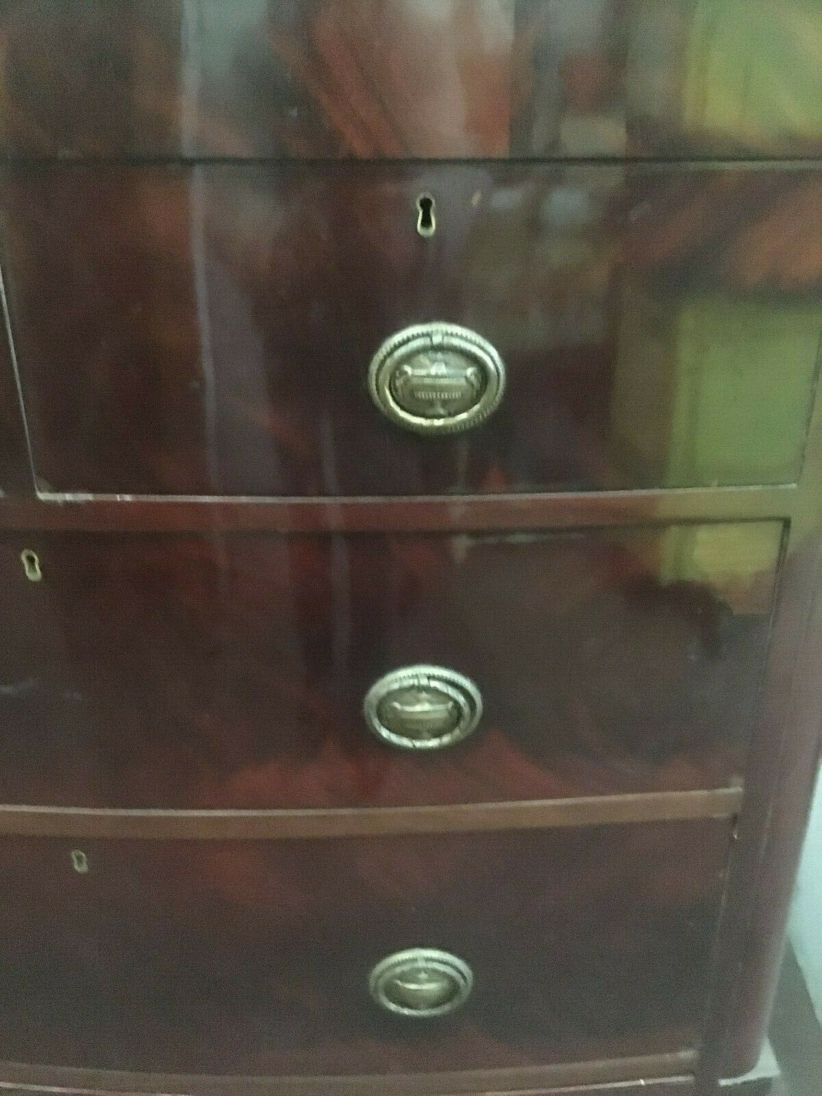 Victorian mahogany veneer chest of drawers with four rows of drawers