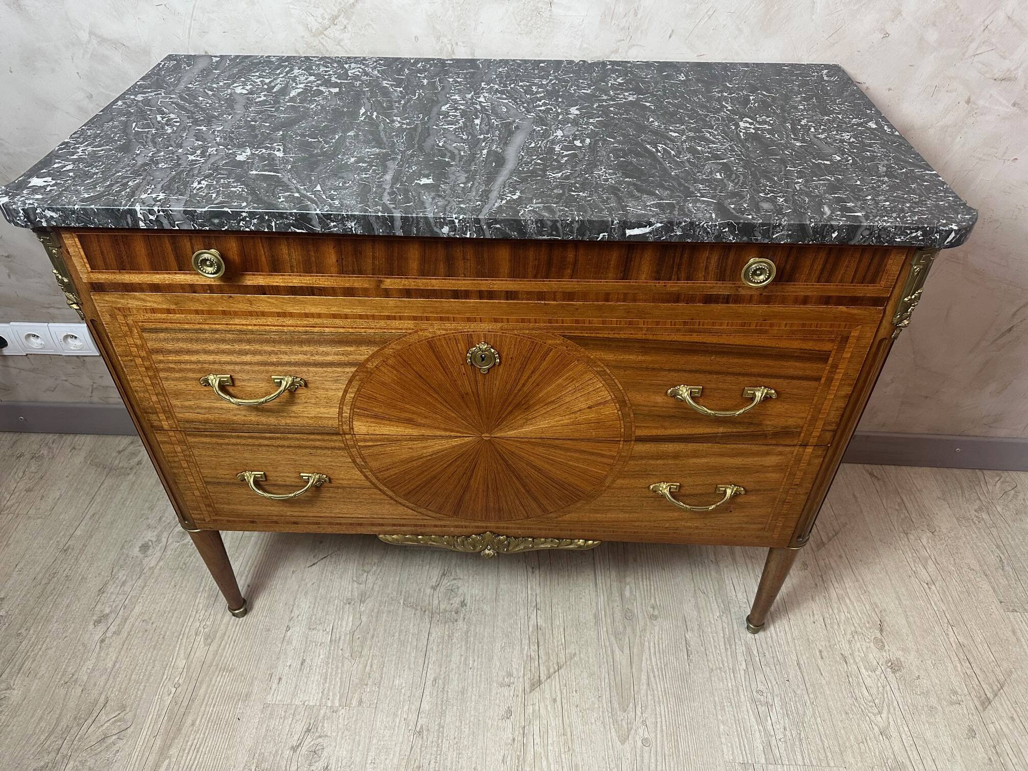 Marquetry chest of drawers
