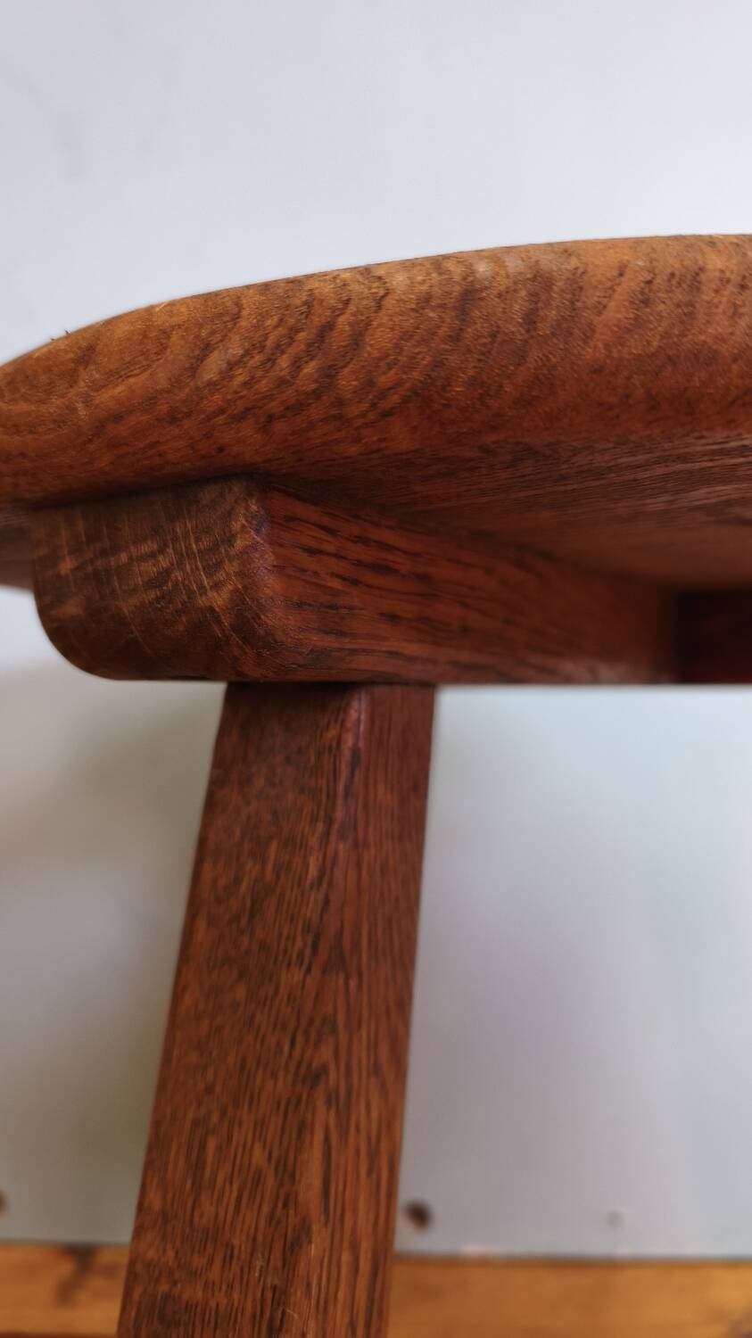 Tabouret tripode chêne massif - brutaliste