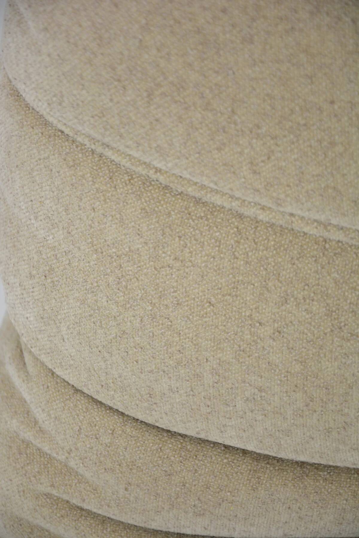 Chauffeuse et son repose-pied Marsala Ligne Roset beige clair