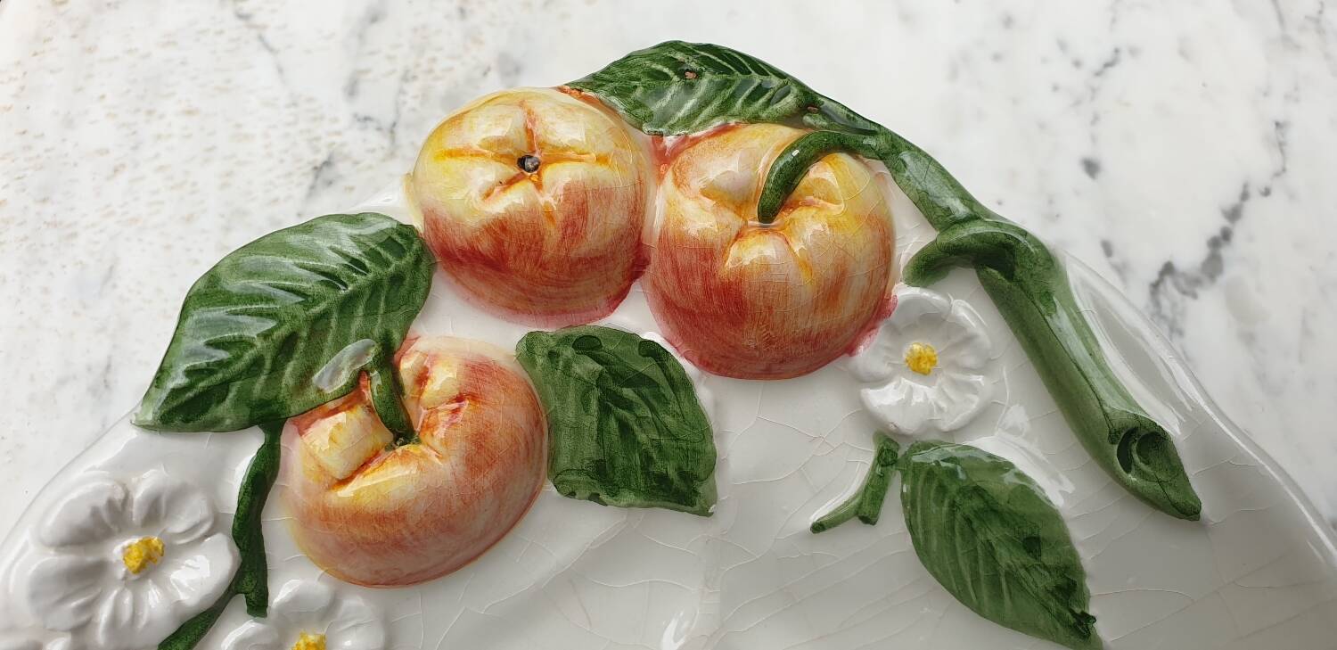 Fruit dish in apple slip