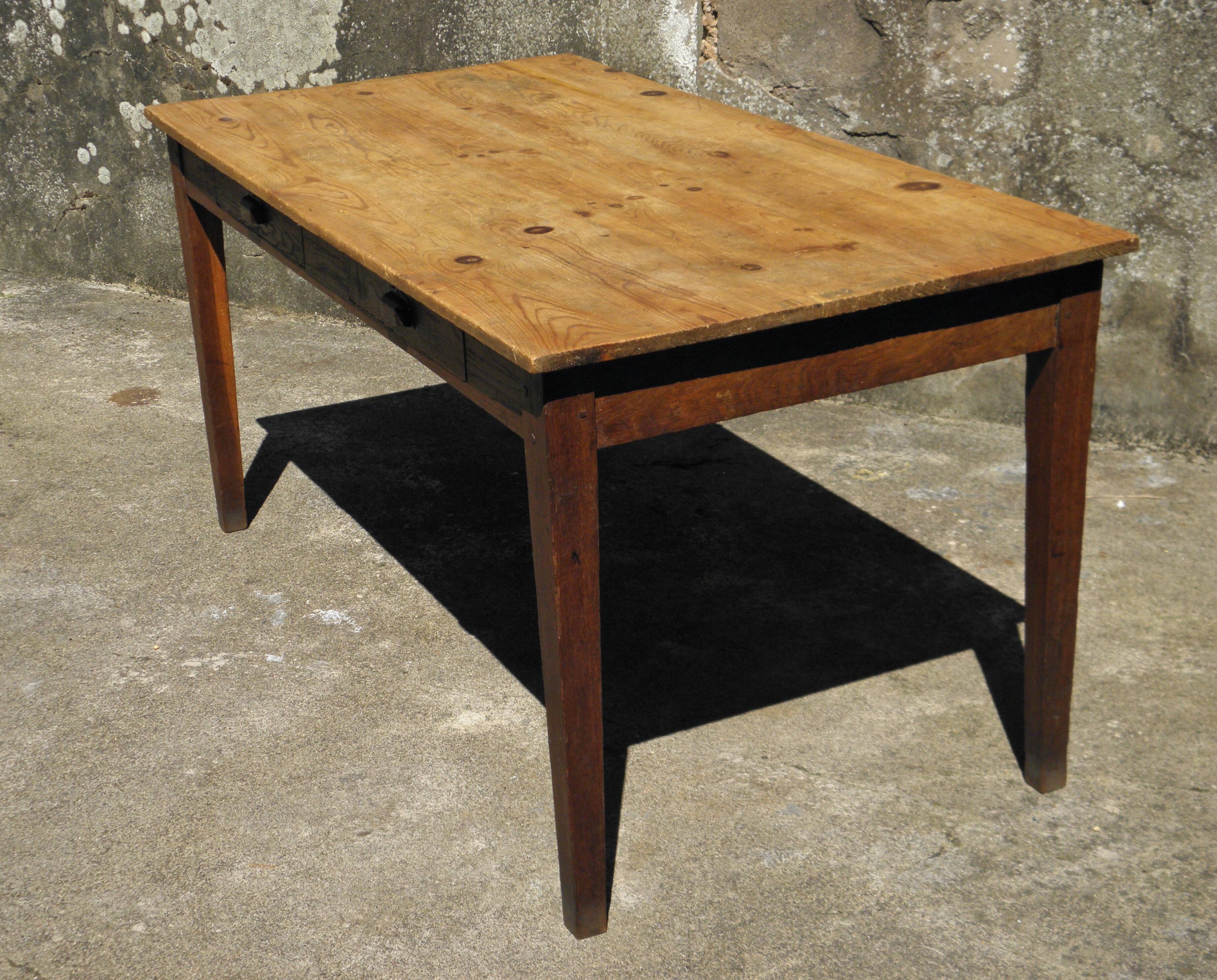 Farmhouse table with 2 drawers