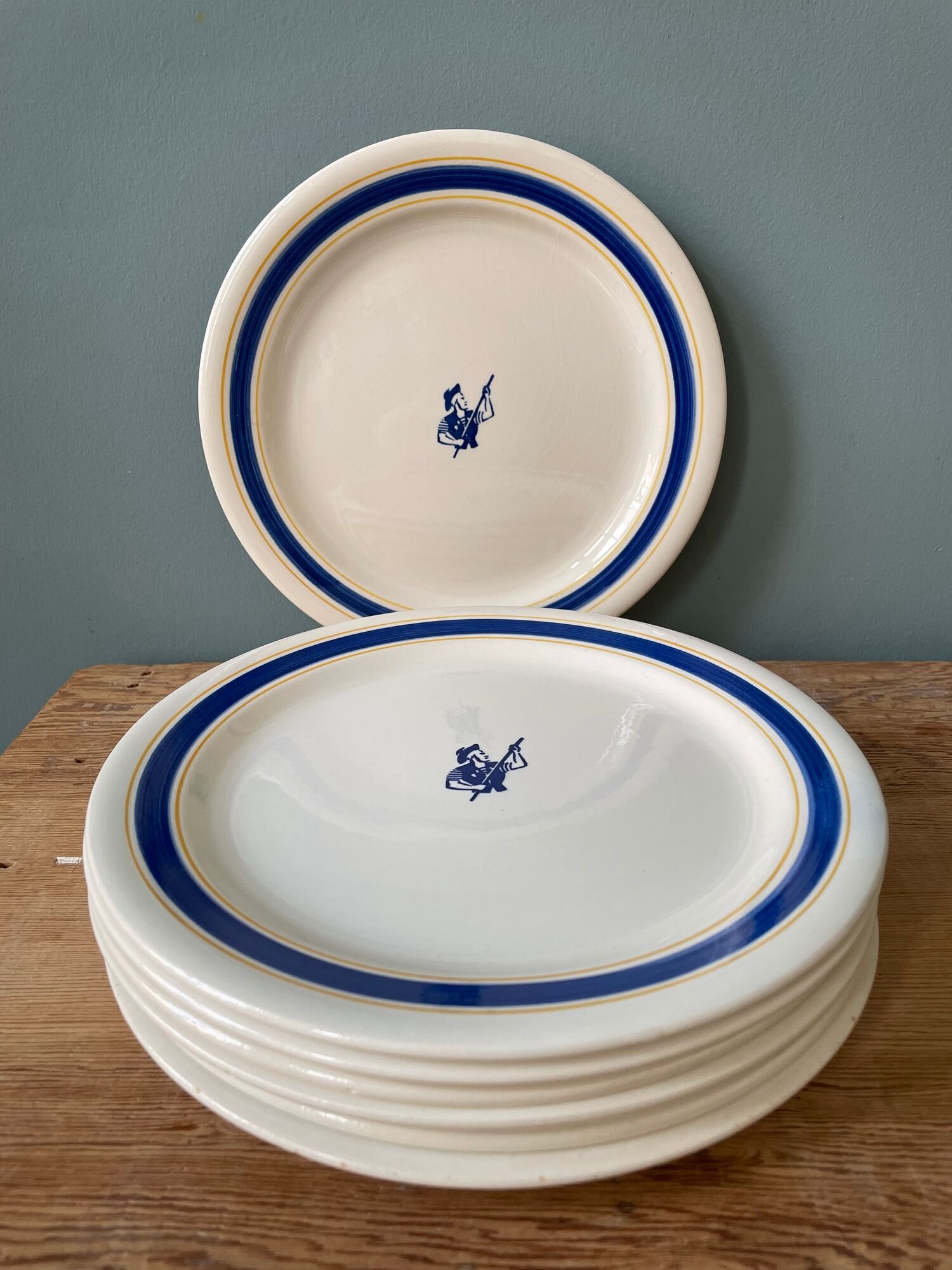 Set of 7 advertising plates Biscuits Gondolo, Gien France