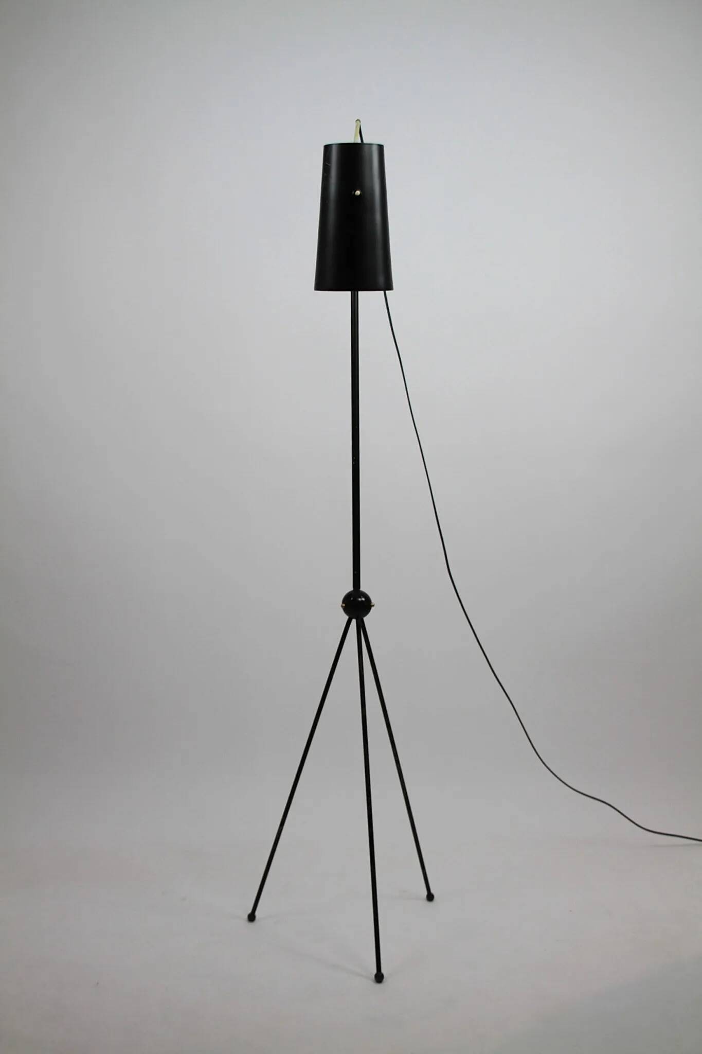 Lampadaire tripode "Canne à pêche" moderniste suédois – Suède, années 1950