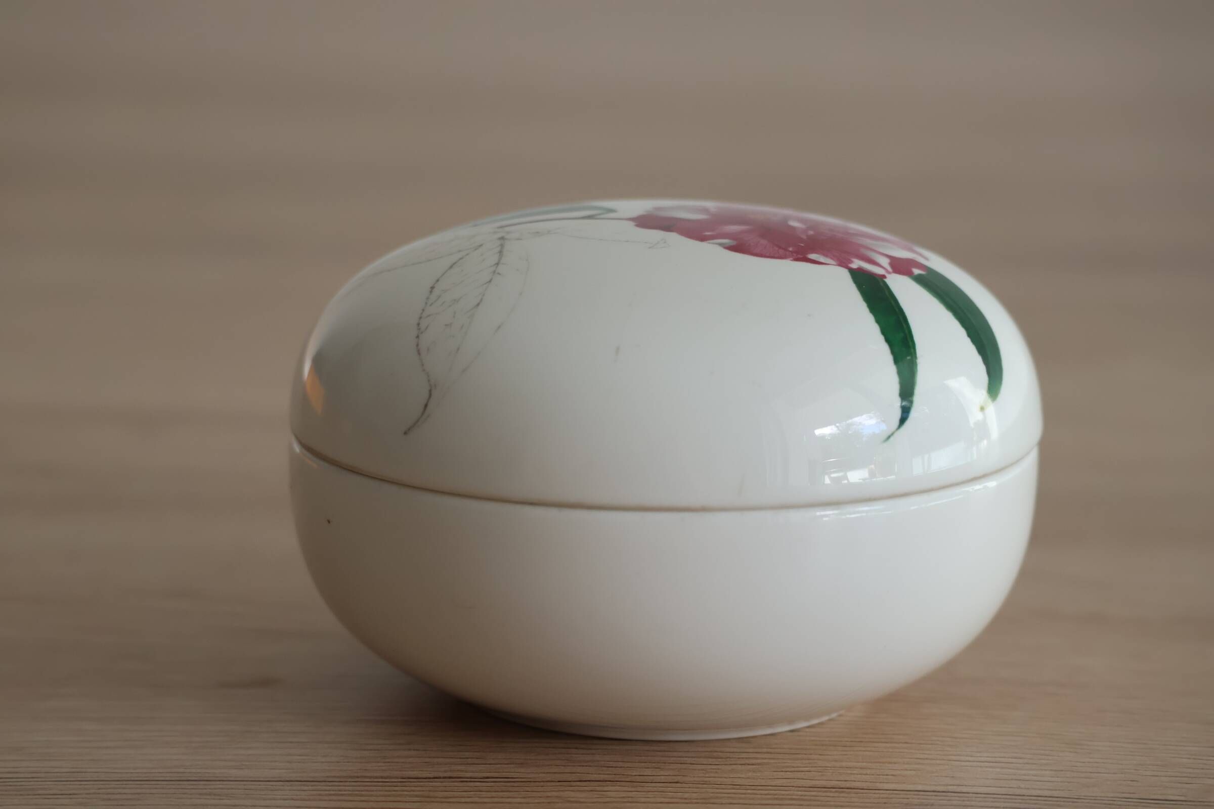 Villeroy & boch porcelain jewelry box model "camelia canduiflora"