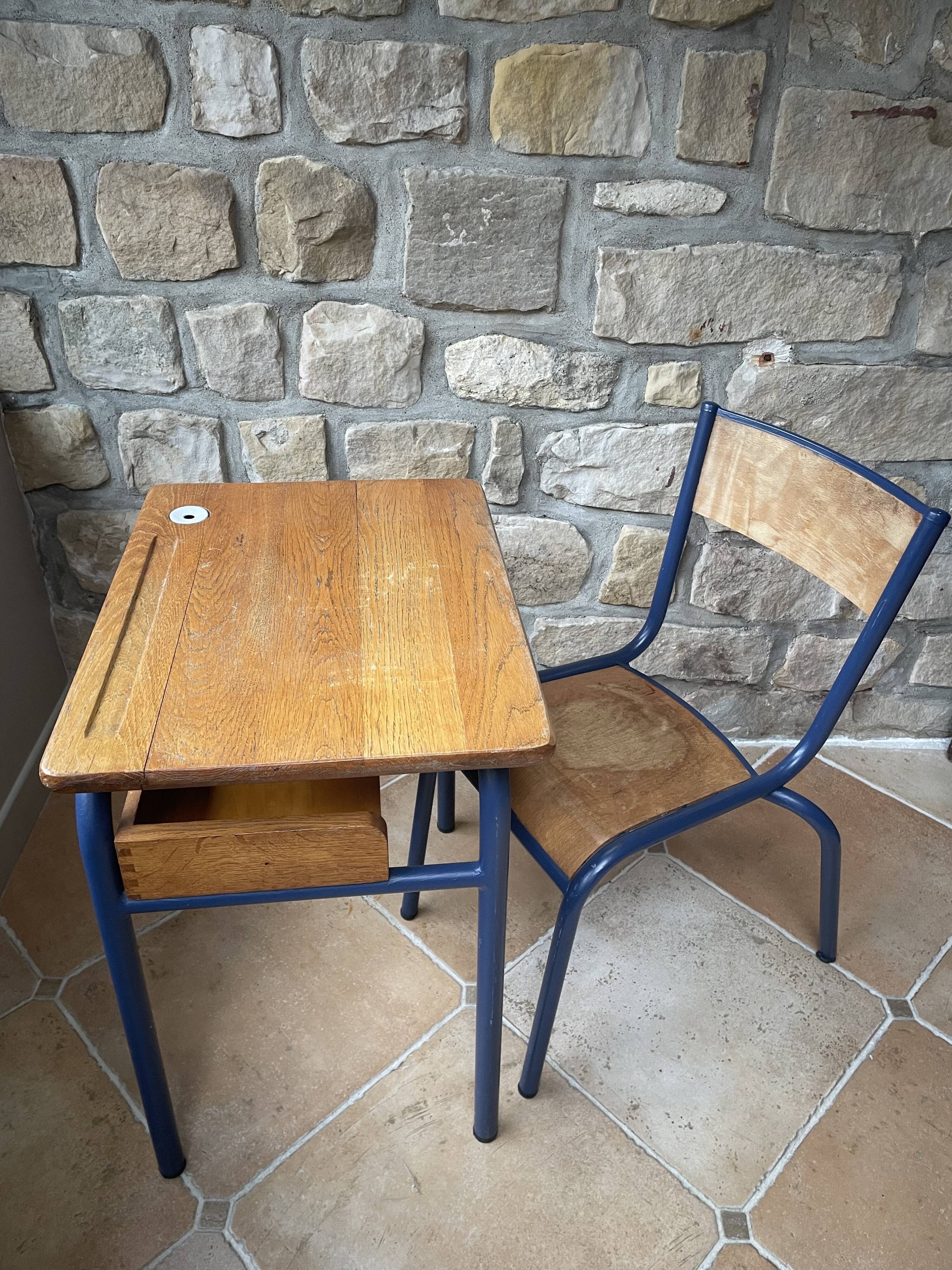 vintage wooden school desk with its chair