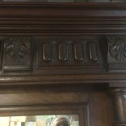 Miroir biseauté de style Henri ii en noyer