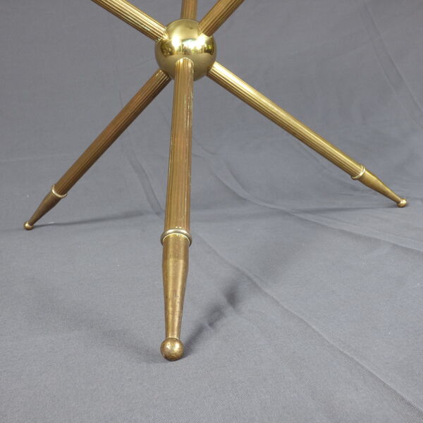 Table d'appoint tripode en verre et laiton doré