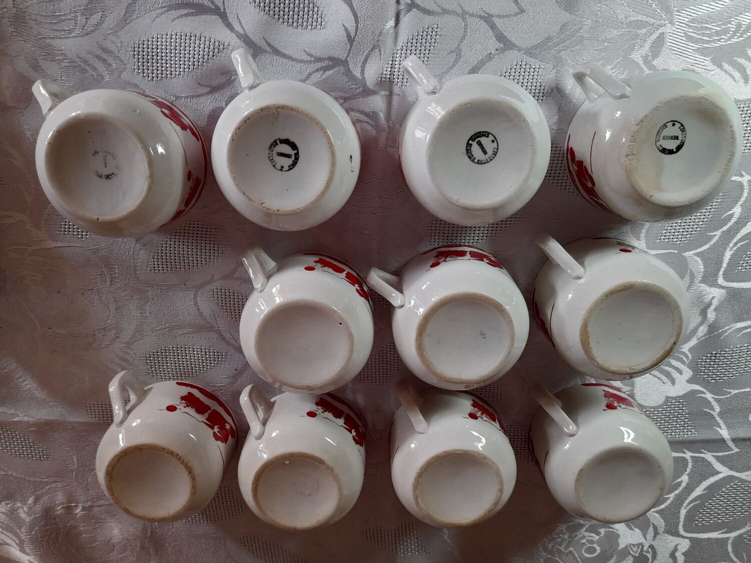 11 coffee cup red cats