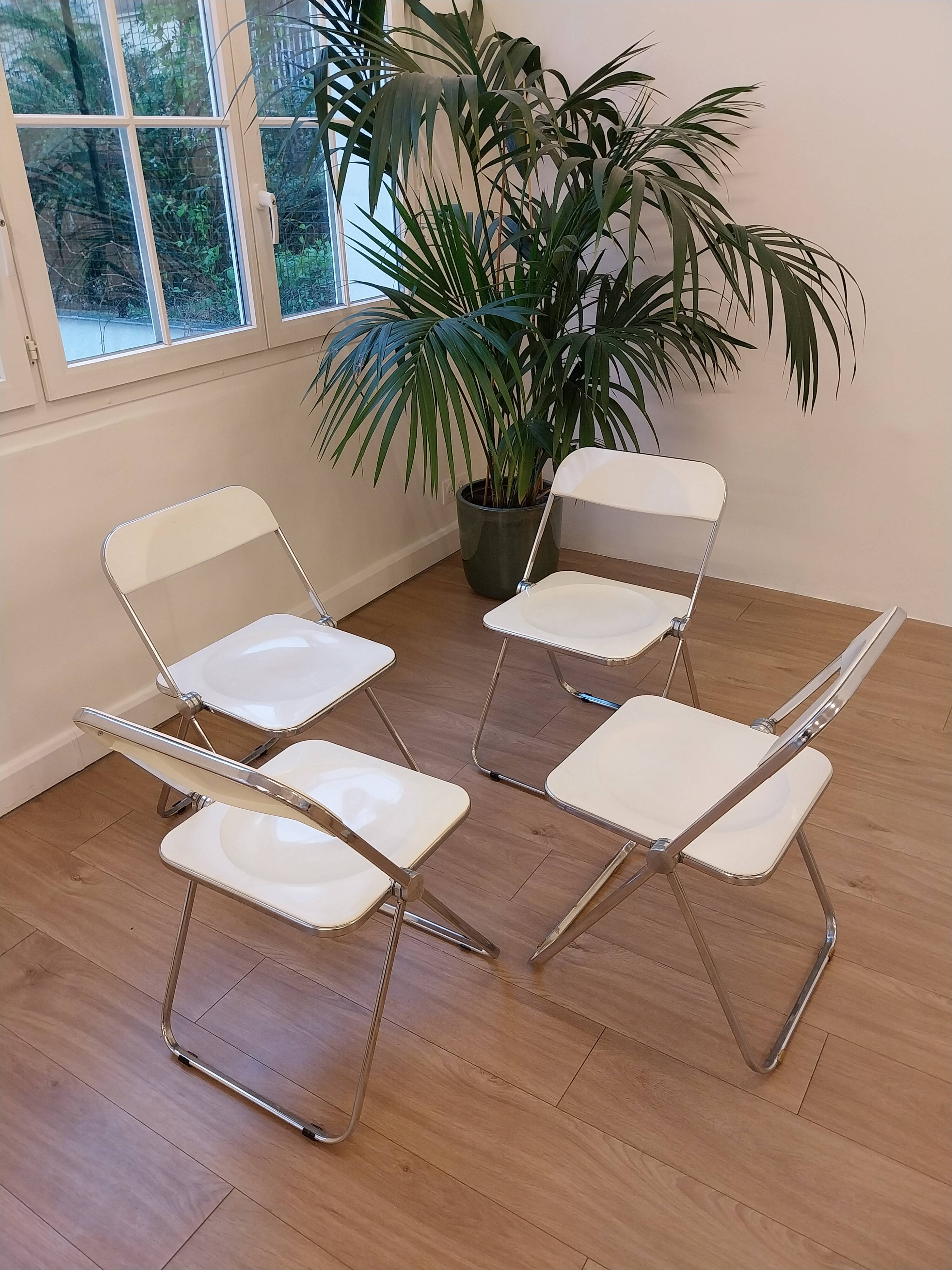 Italian vintage lot design – Four white Plia chairs – Anonima Castelli