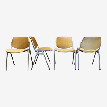 Suite of 4 chairs by Giancarlo Piretti