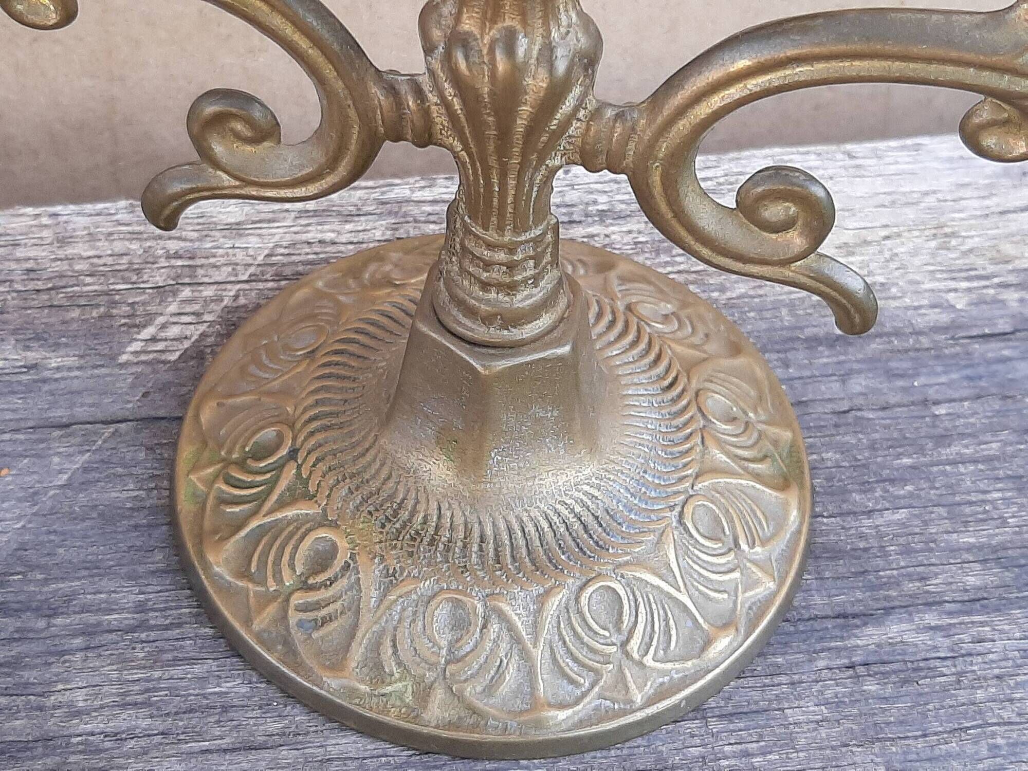 Three-light chandelier in brass metal