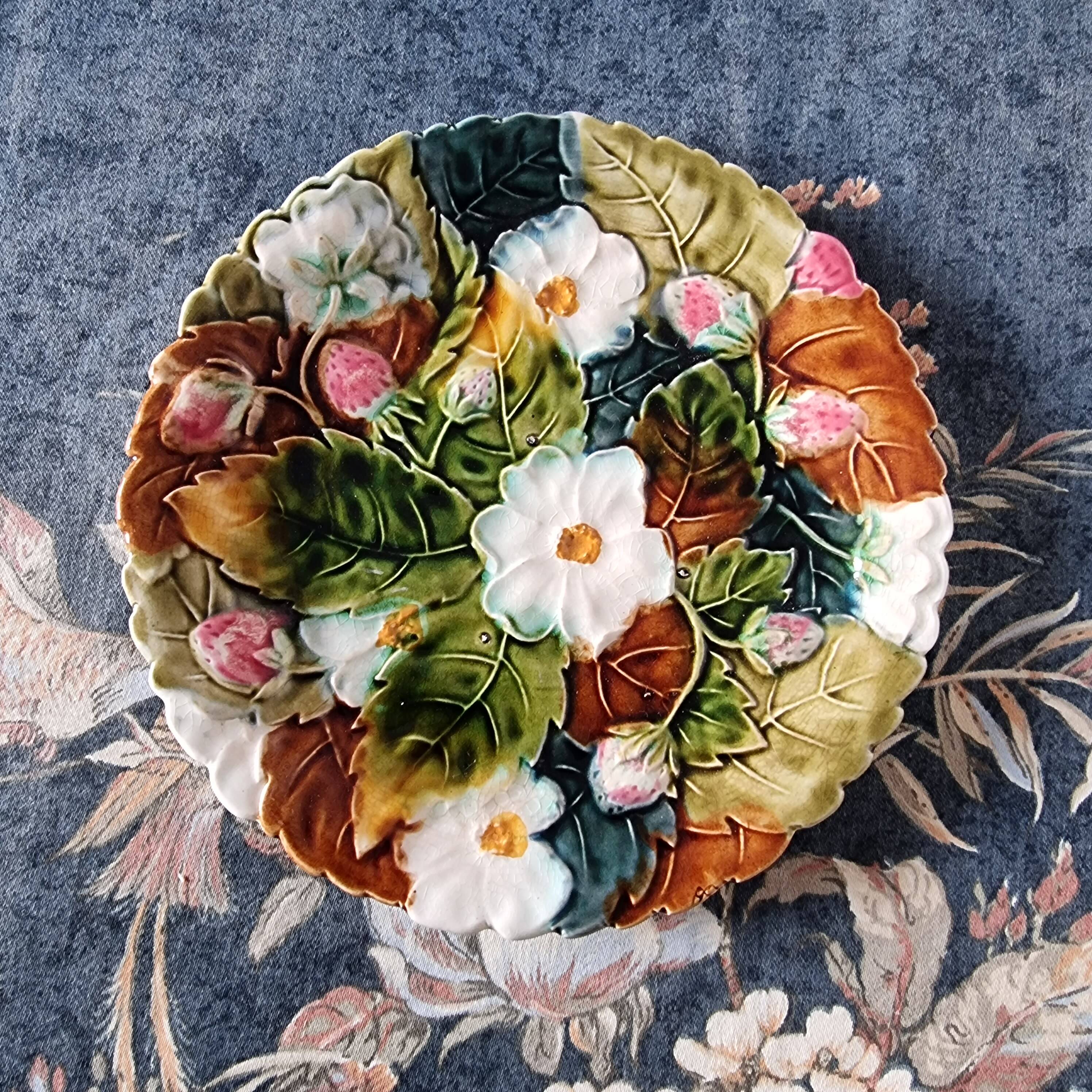 Set of 6 french onnaing barbonite ceramic plates and cake plate