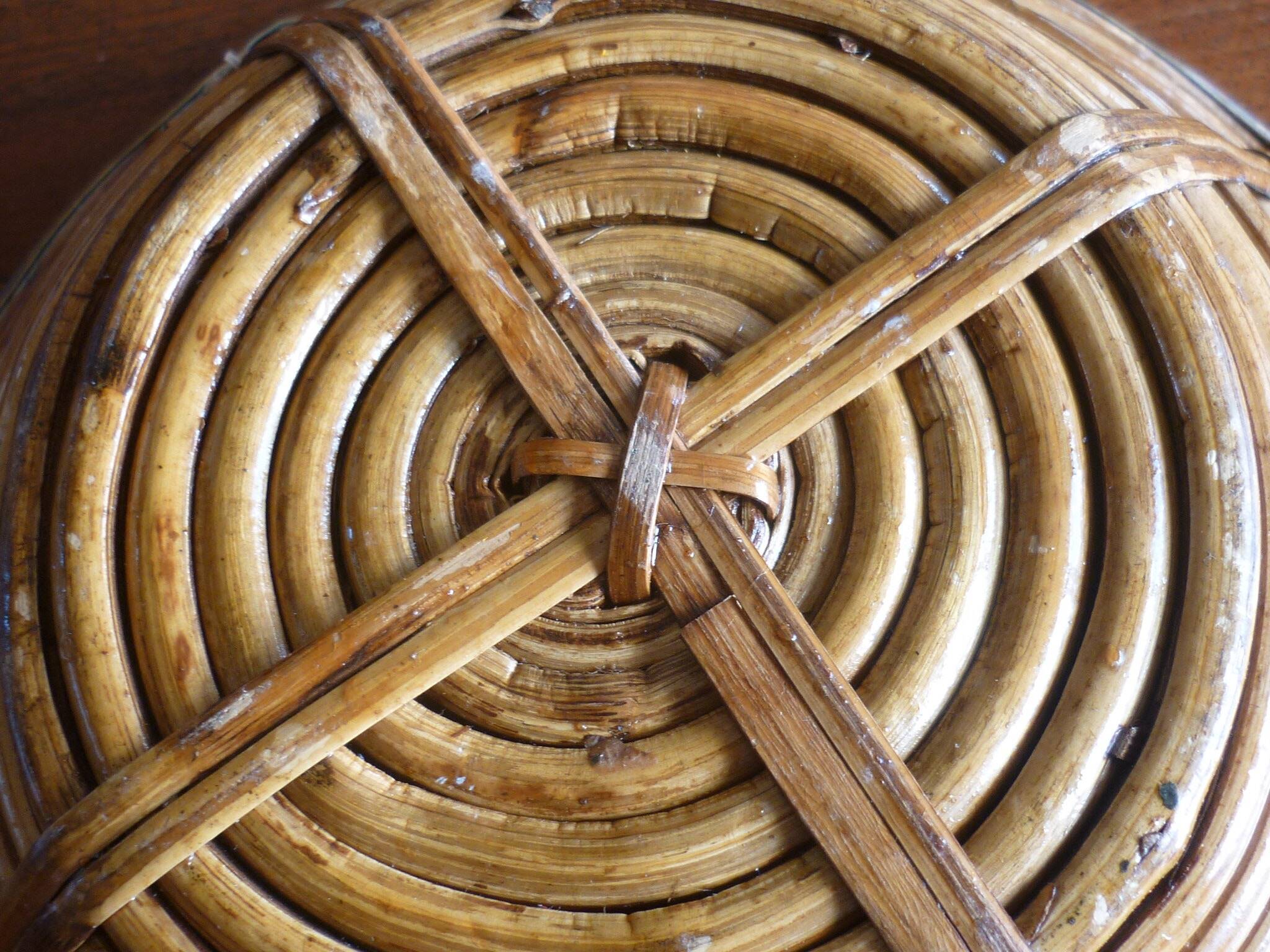 Bauhaus DLG rattan and brass bowl by Italian Gabriella Crespi