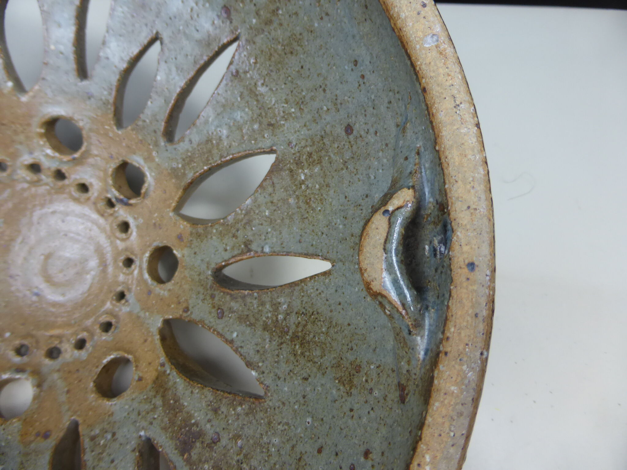 Wall lamp in openwork-vintage round sandstone shape