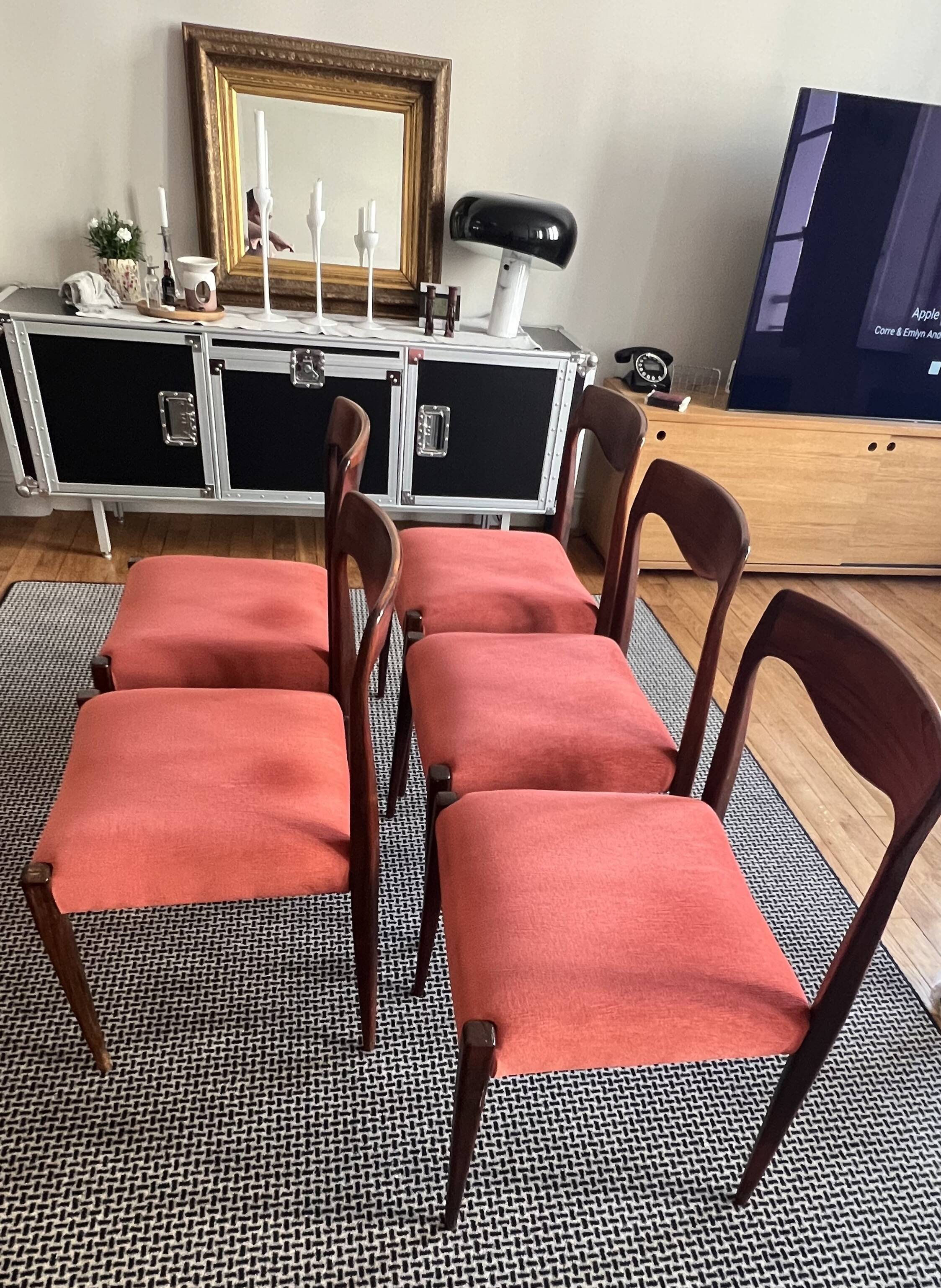 5 Vintage Chairs EDITIONS SELF