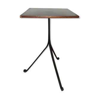 Tripod table