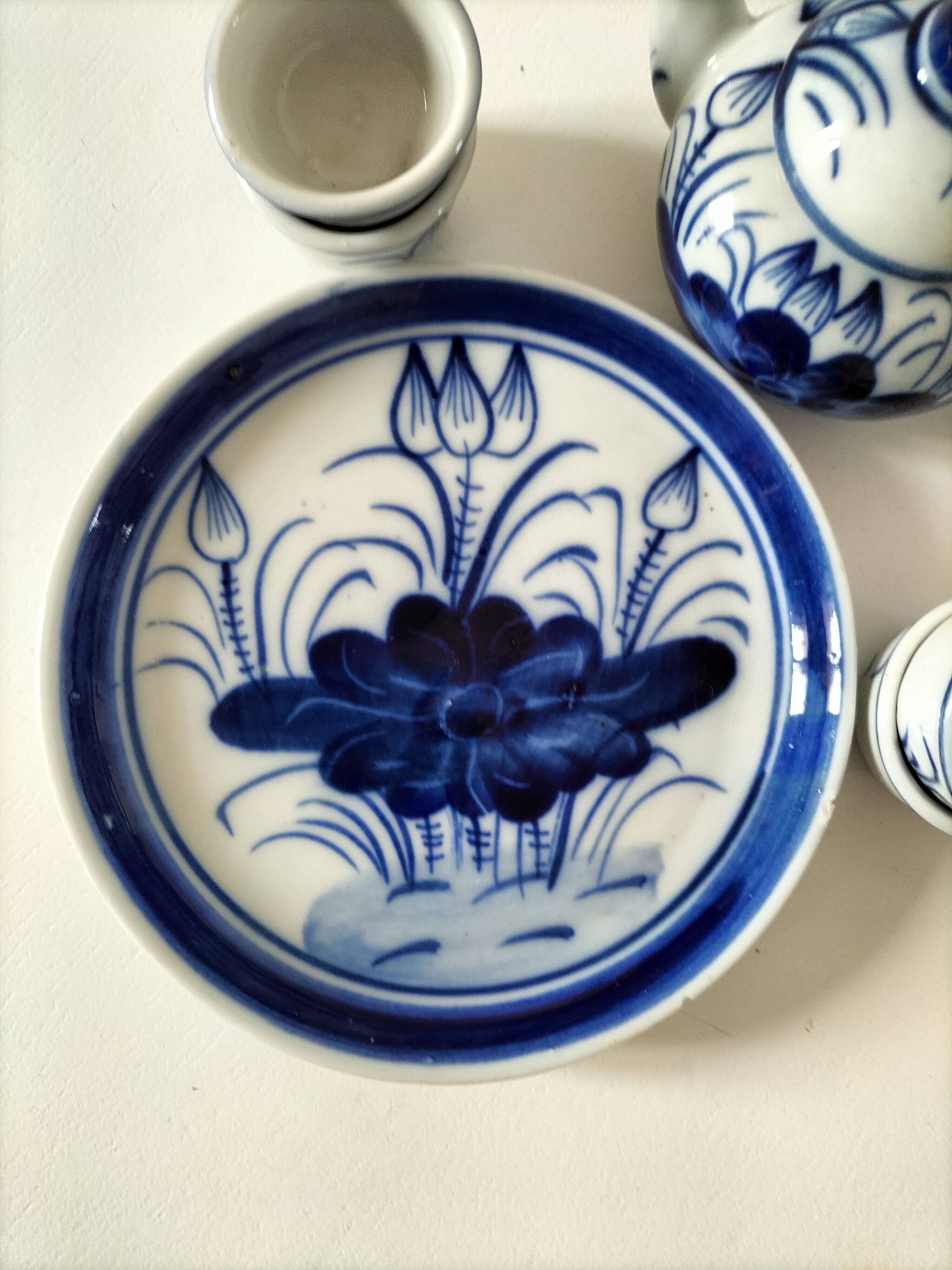 Small blue and white sake set – teapot, 5 cups and tray.