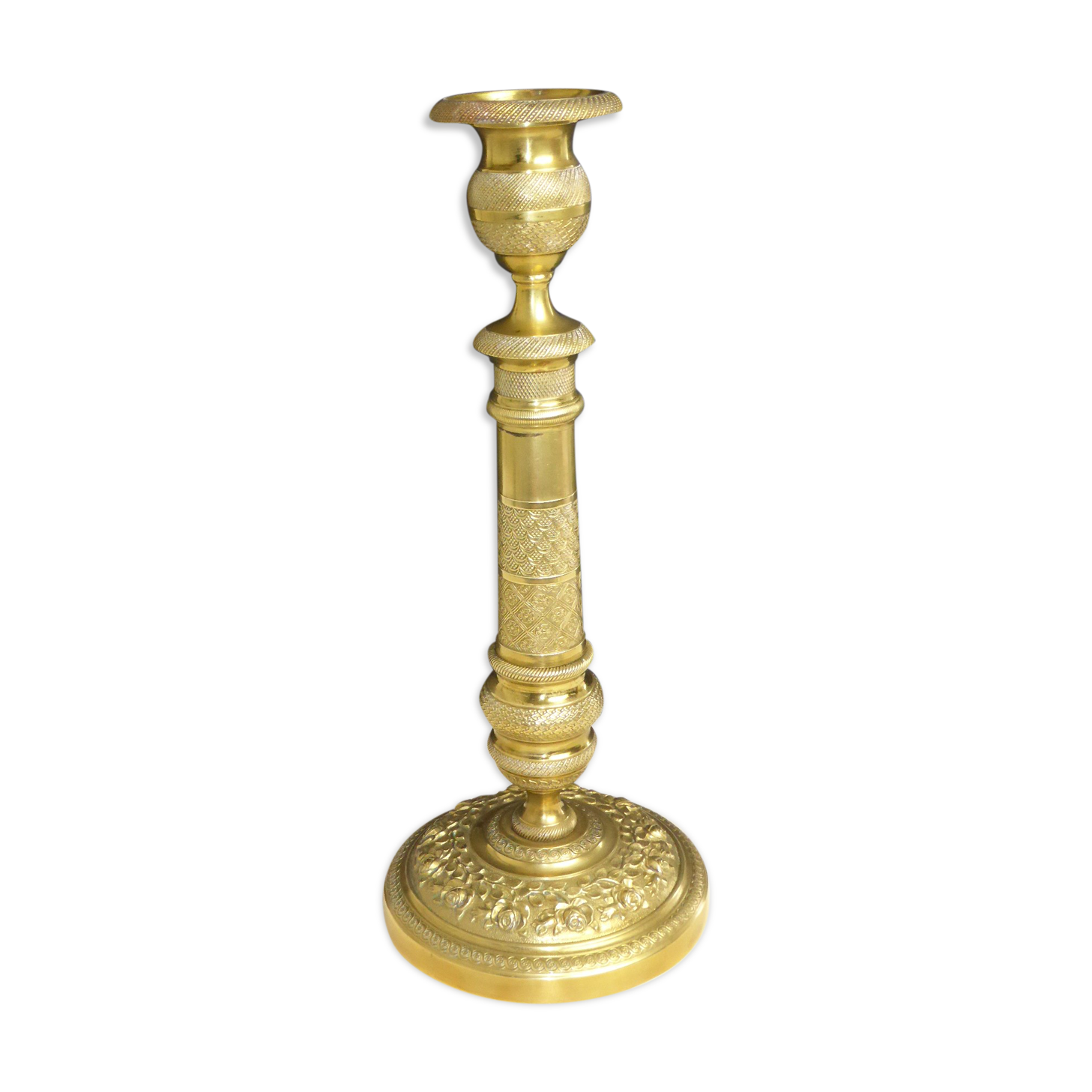 Torch old candle holder in chiseled brass base chiseled with roses