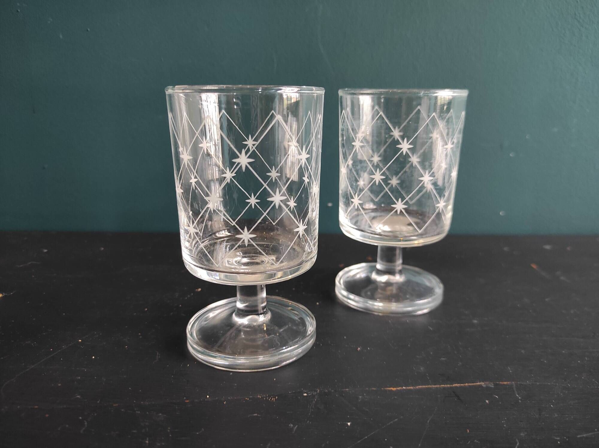 Set of 2 vintage French glasses from Luminarc, with stars