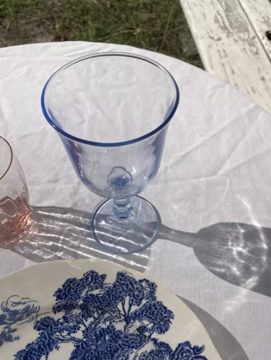 4 verres à pied bleutés
