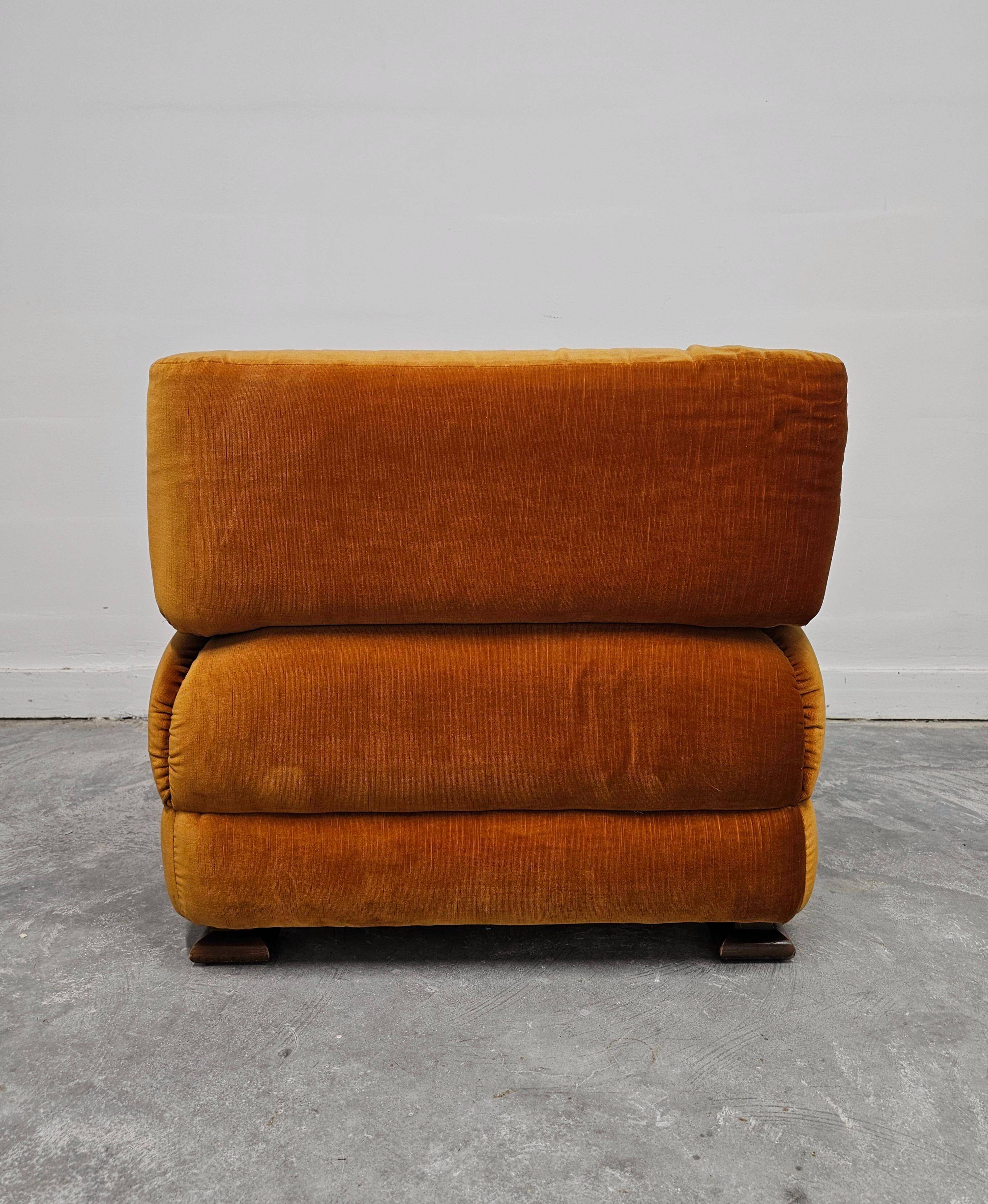 Fauteuil Mid-Century Modern en velours par Zev & Zev