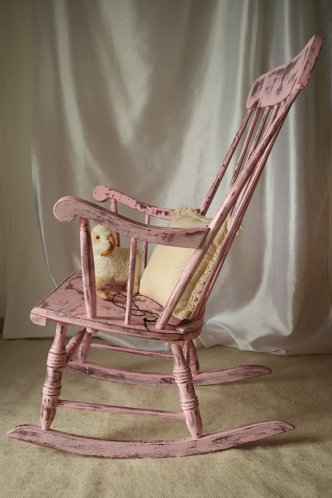 Rocking-chair vintage 50 in pink patina wood