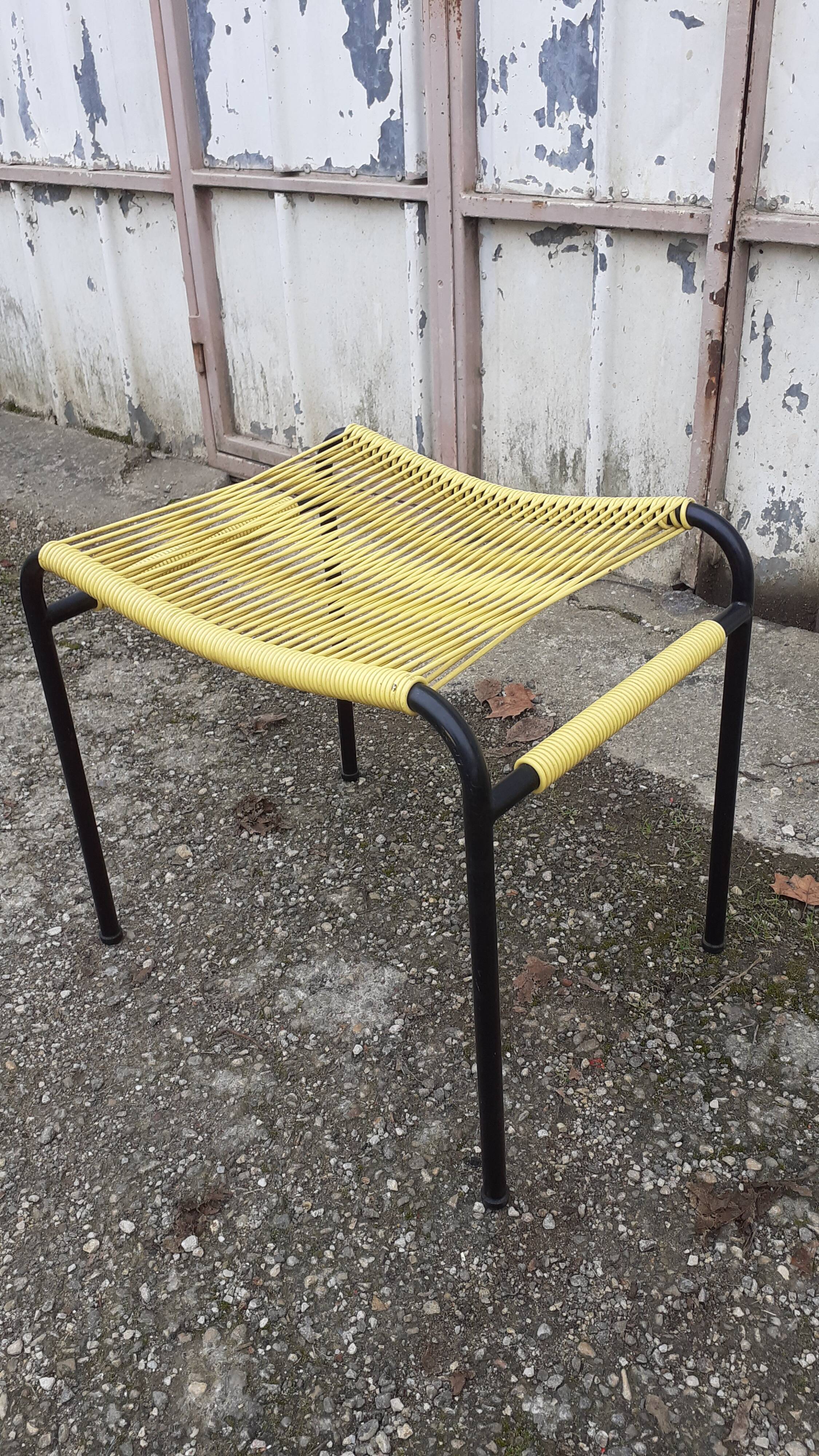 Scoubidou stool