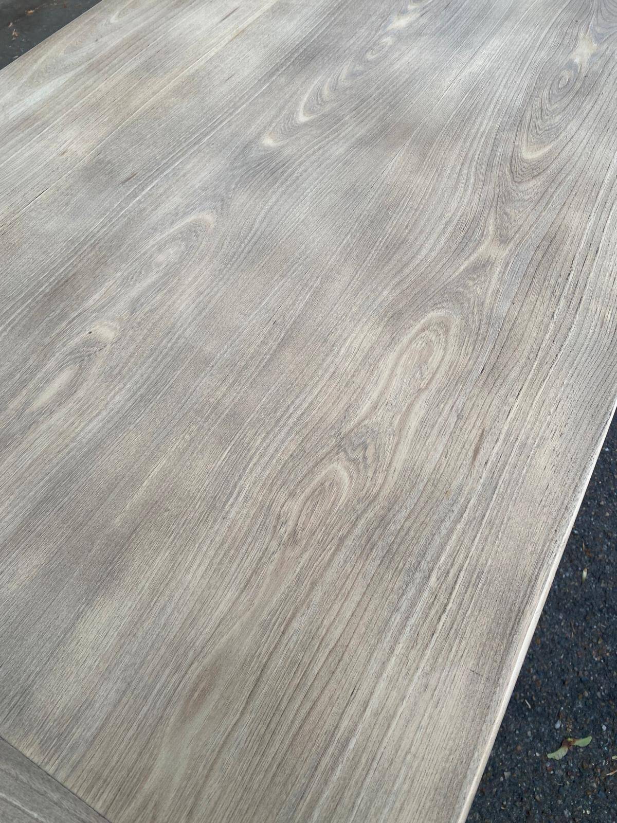 Extensible farmhouse dining table stripped in raw solid oak from the 1970s.