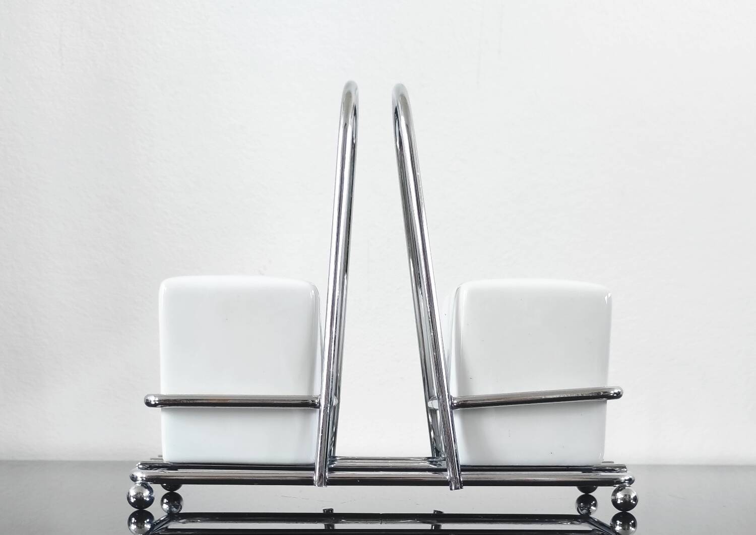 Vintage salt and pepper set – White ceramic and chrome metal