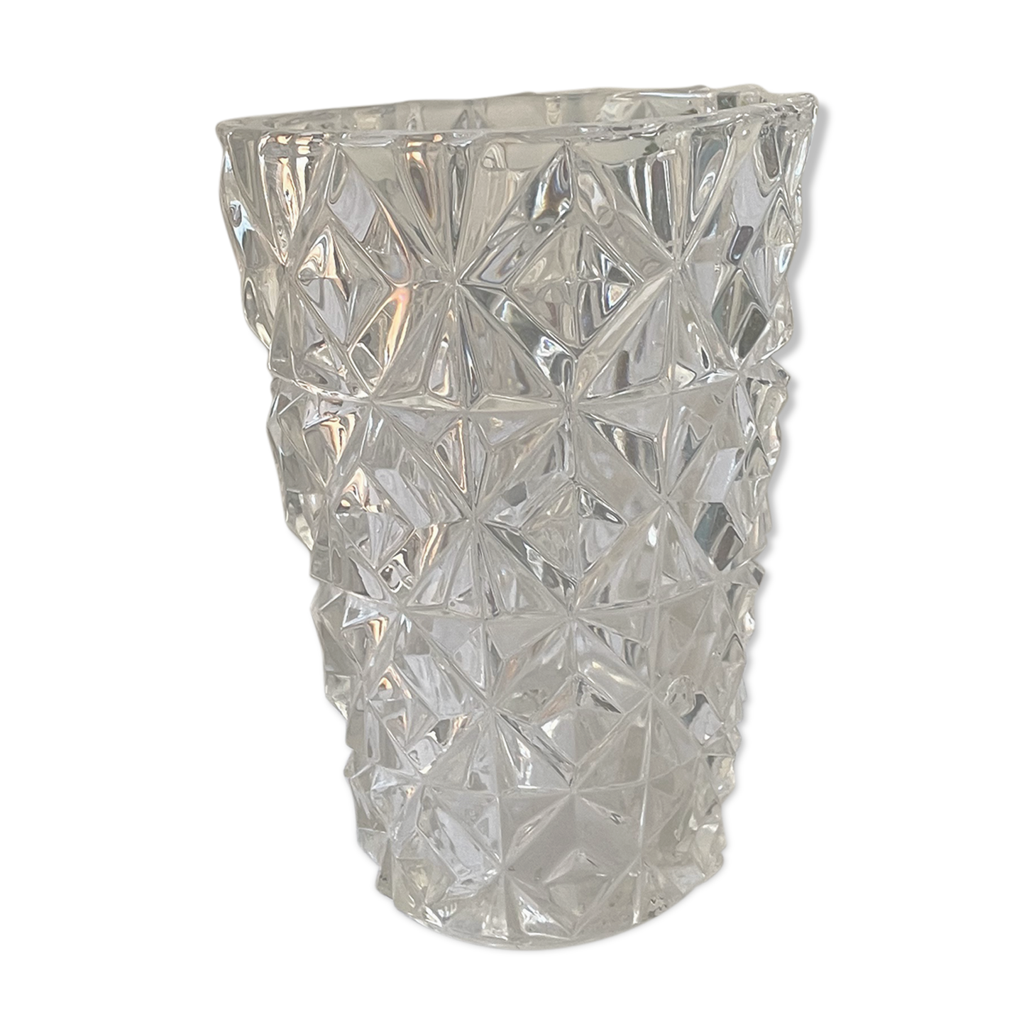 Chiseled transparent glass vase