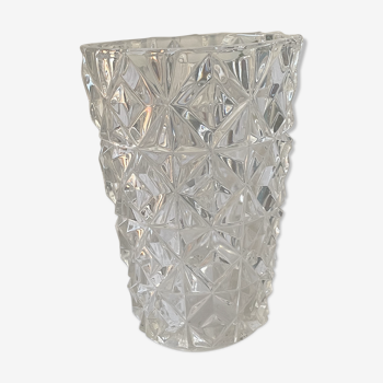 Vase en verre transparent ciselé