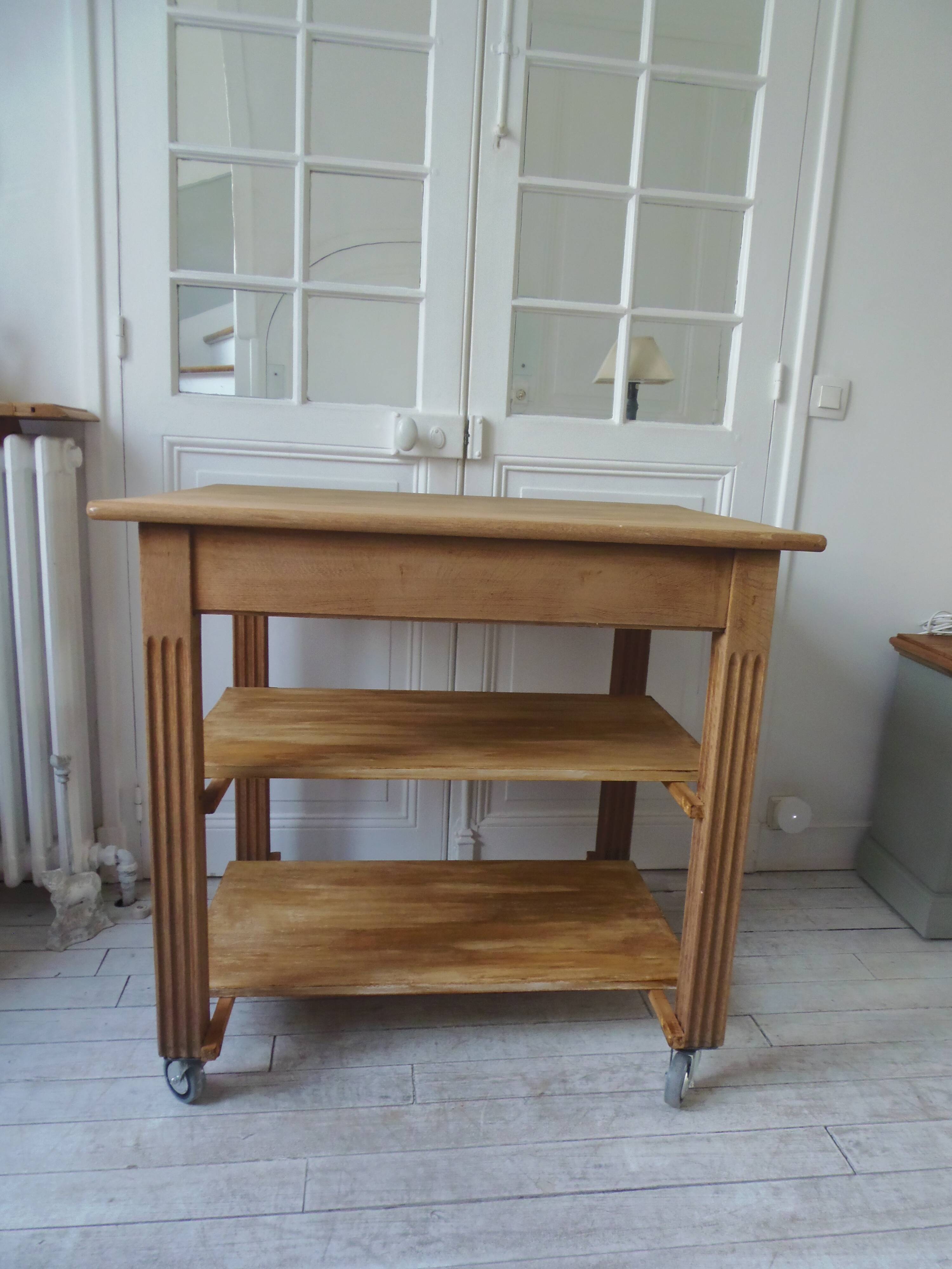 Meuble de métier vintage en chêne sur roulettes.