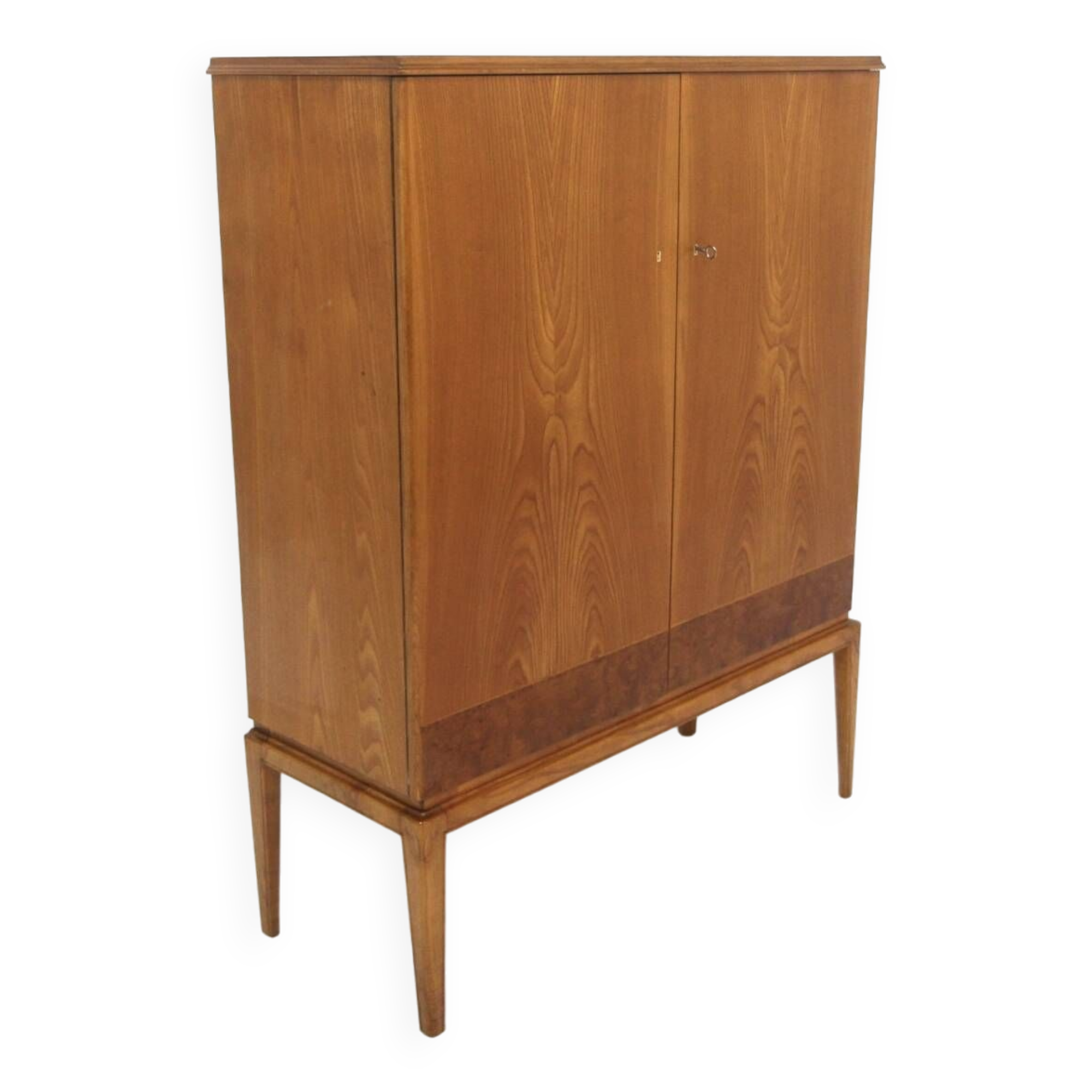 Scandinavian elm cabinet, AB Möbelnytt, Örebro, Sweden, 1930