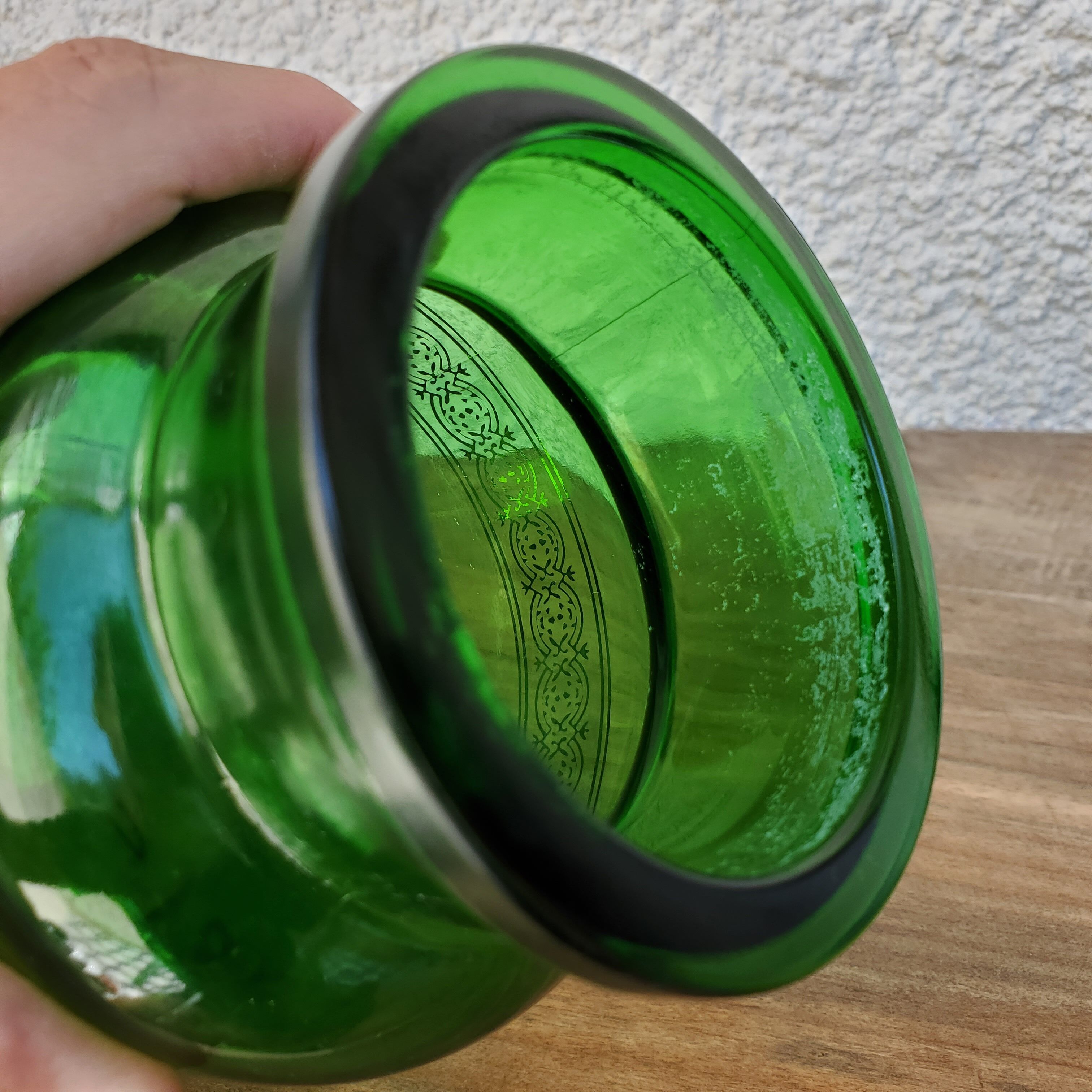 Apothecary pot in green glass