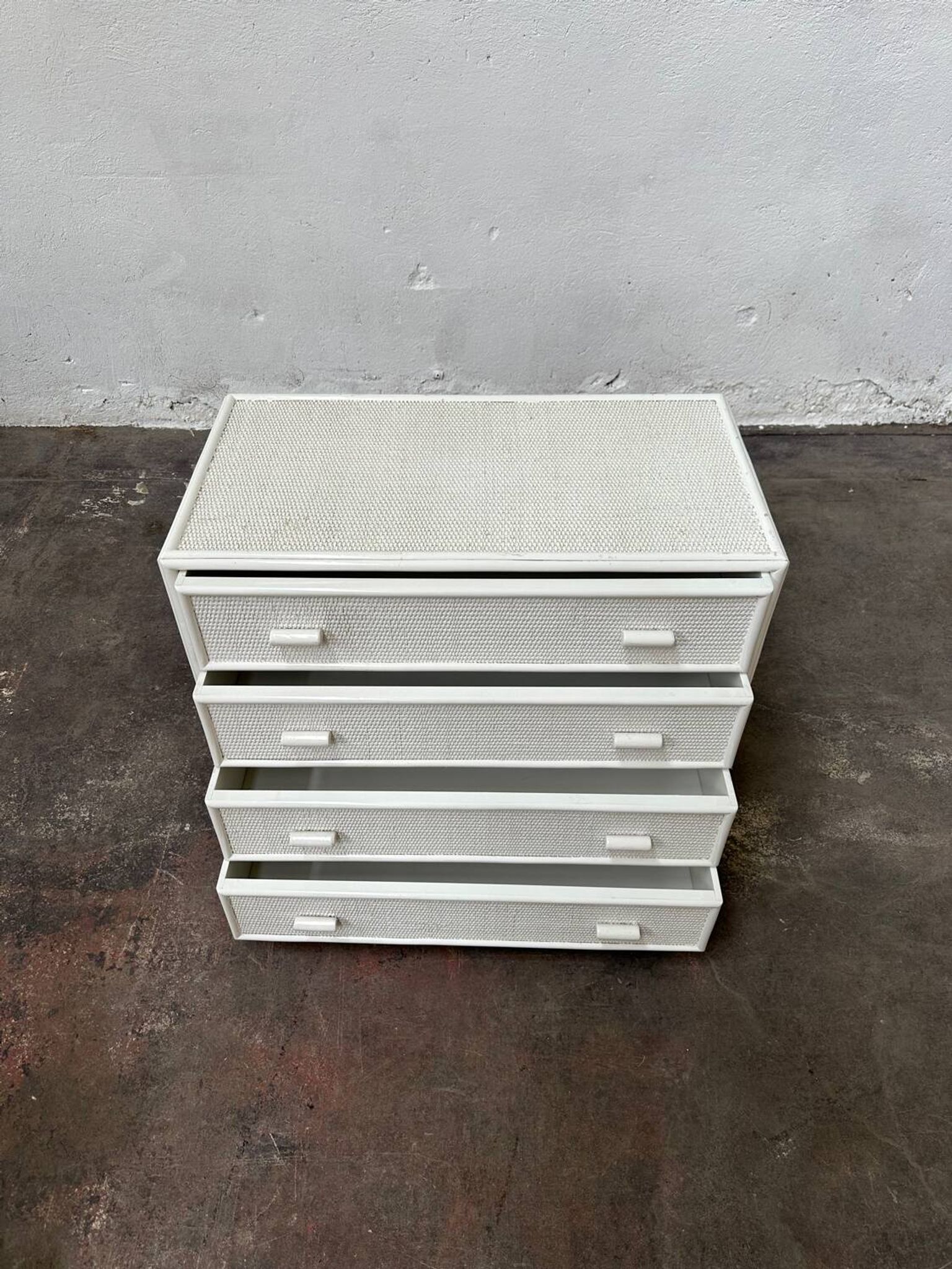 Commode en rotin blanc