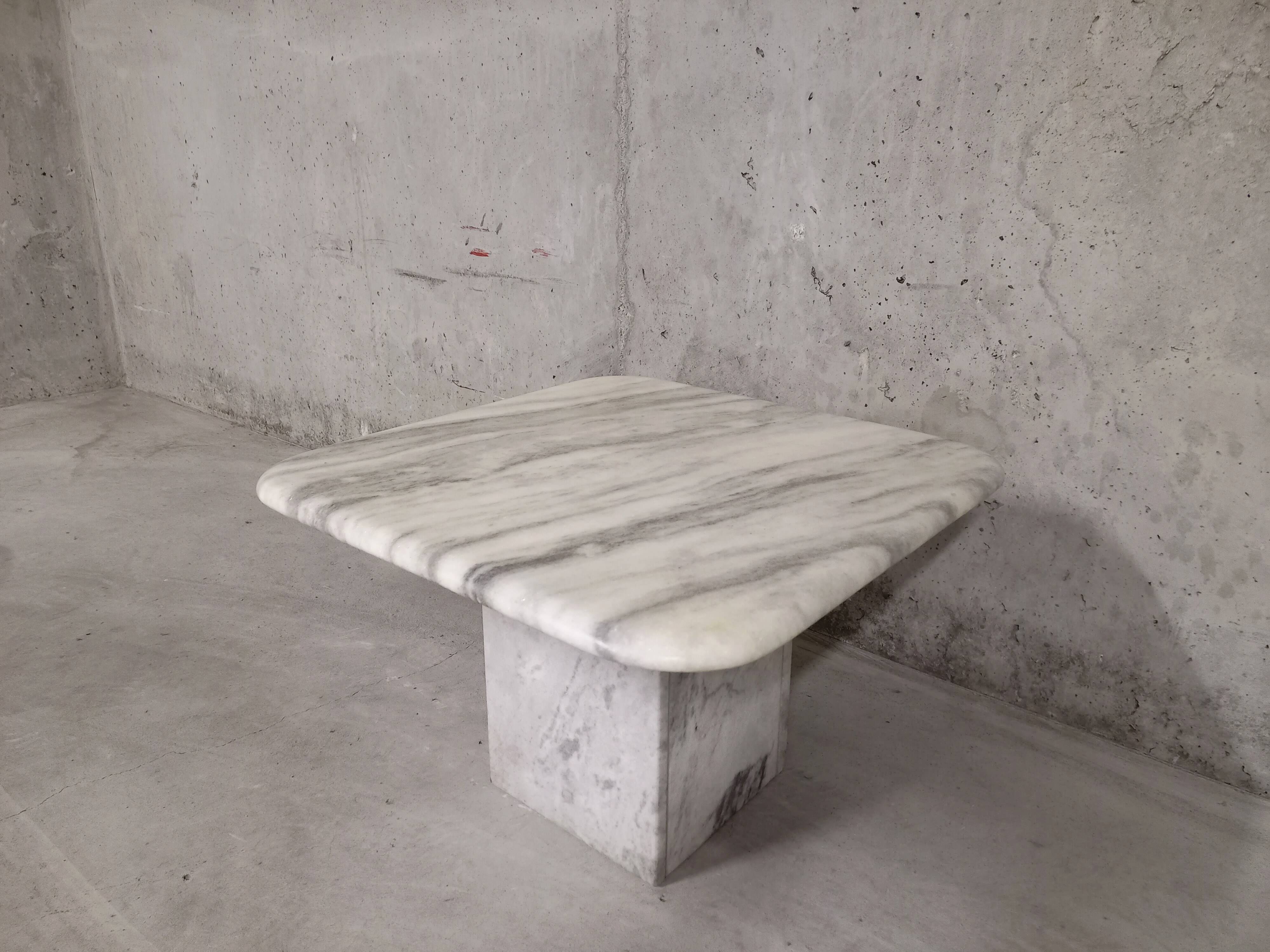 Vintage coffee table in white marble 70s