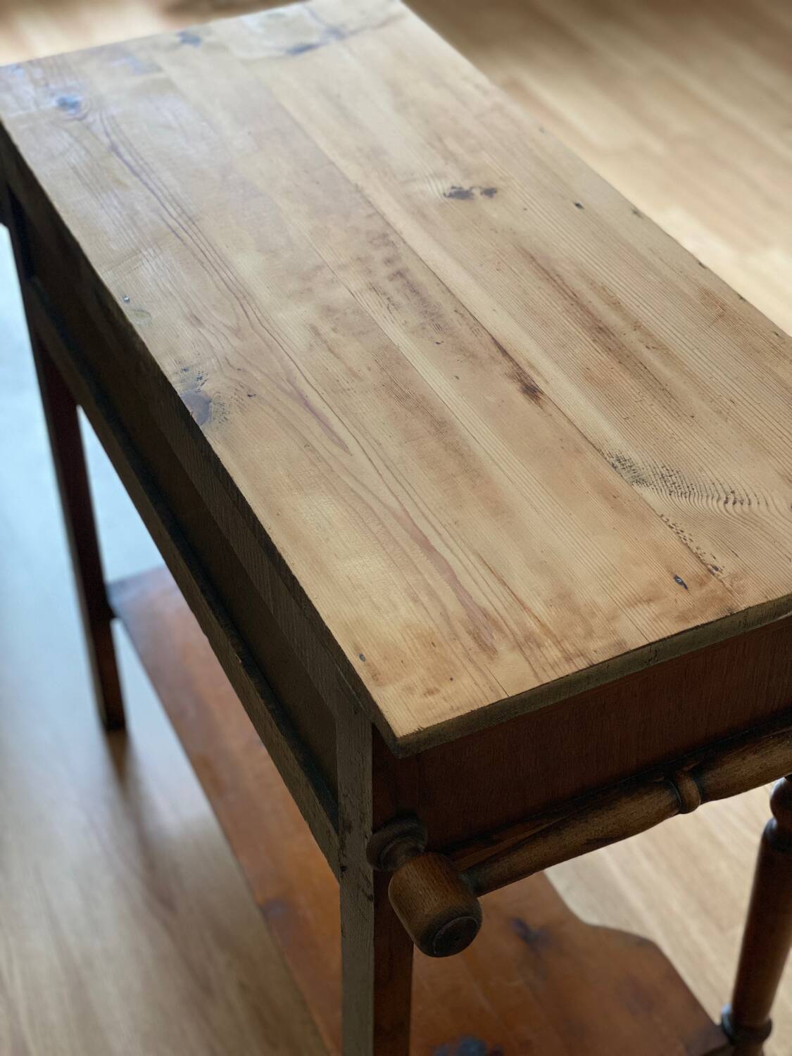 Central island / vanity unit / serving trolley