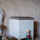 Coffre malle tabouret pouf vintage cuir patine blanche