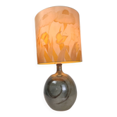 Lampe de table 70s en céramique signée et abat-jour en soie peint main