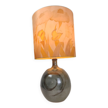 Lampe de table 70s en céramique signée et abat-jour en soie peint main