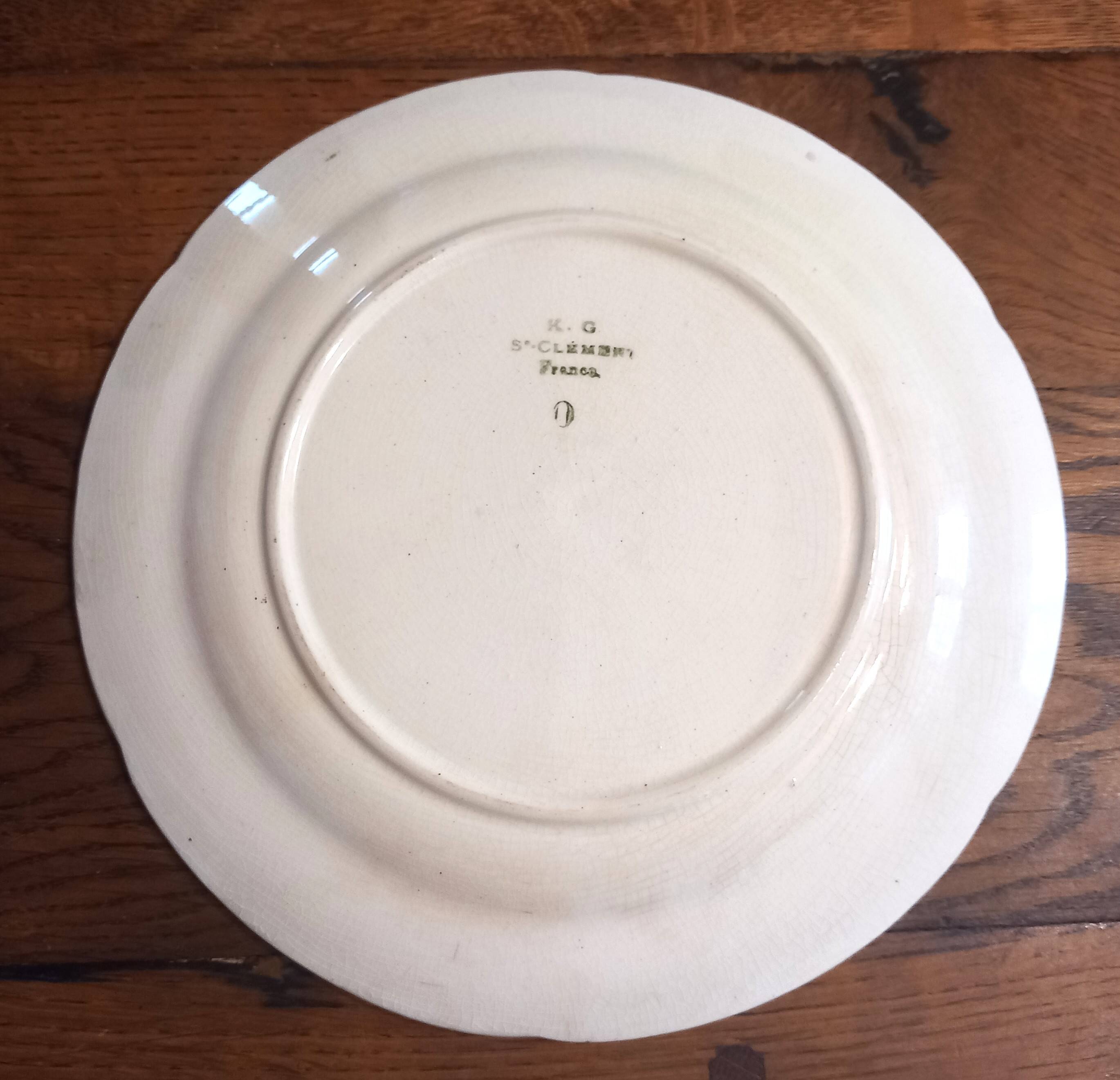 Old St-Clément barbotine plate