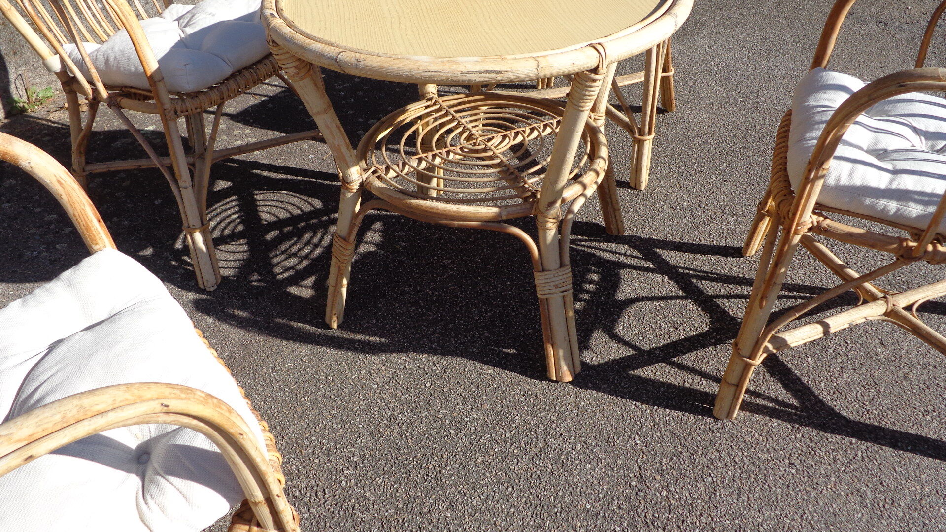 Wicker garden lounge