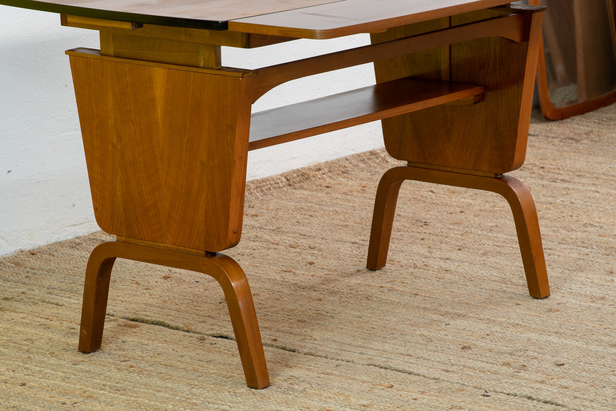 Scandinavian table 119 cm