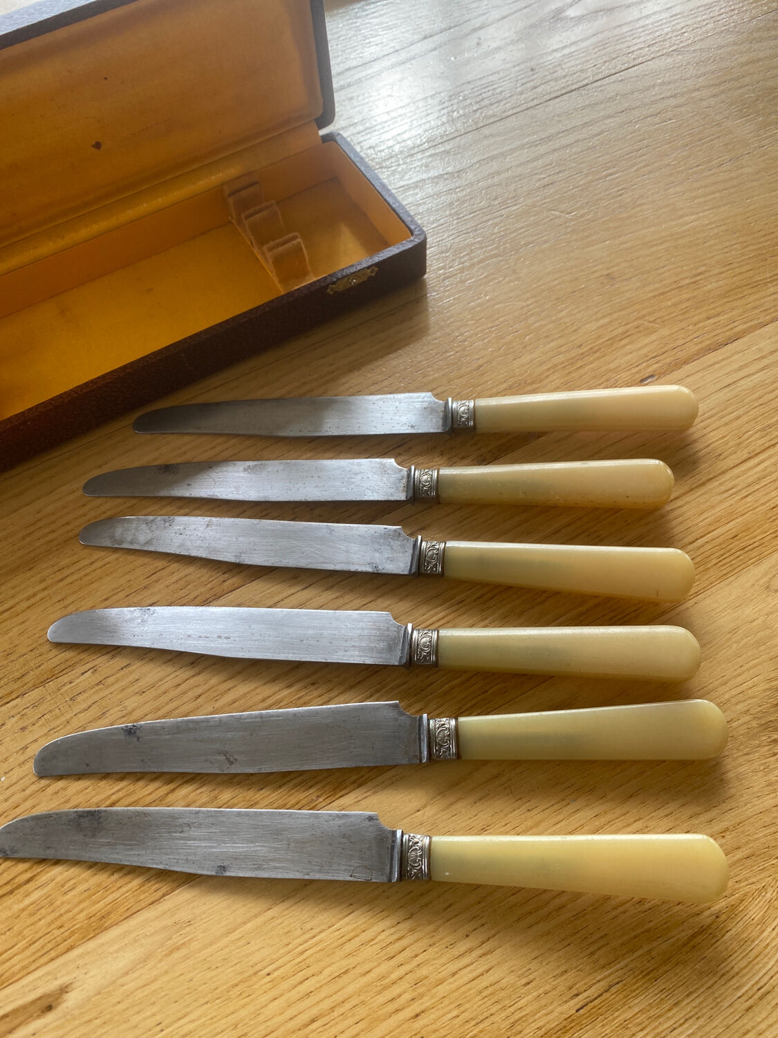 Box of 6 antique knives