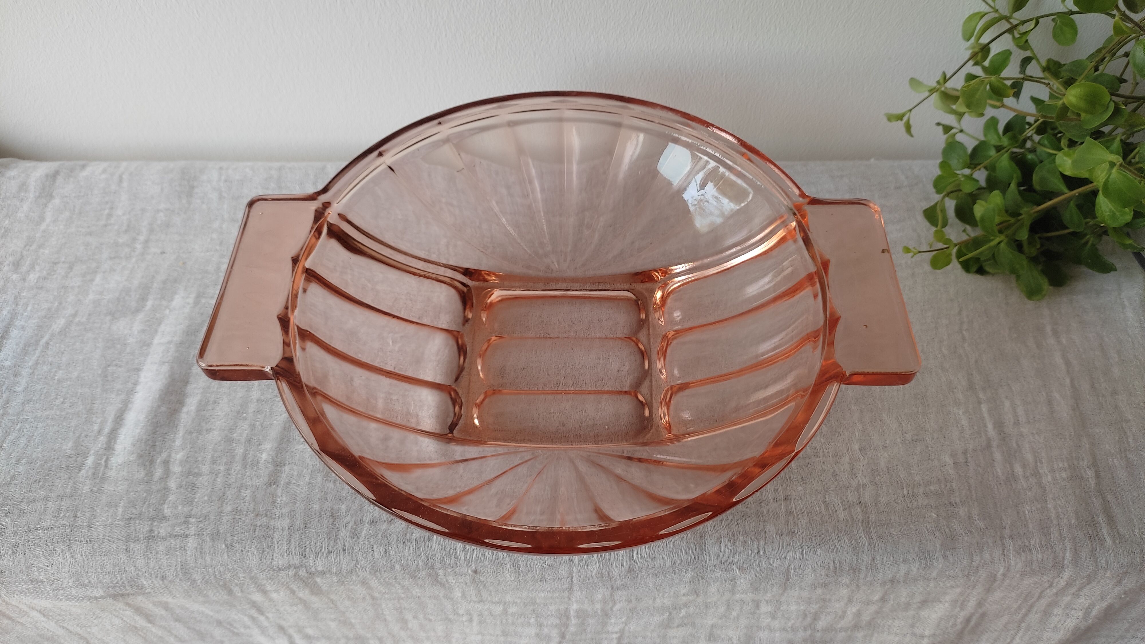 Vintage pink glass fruit cup year 40-50