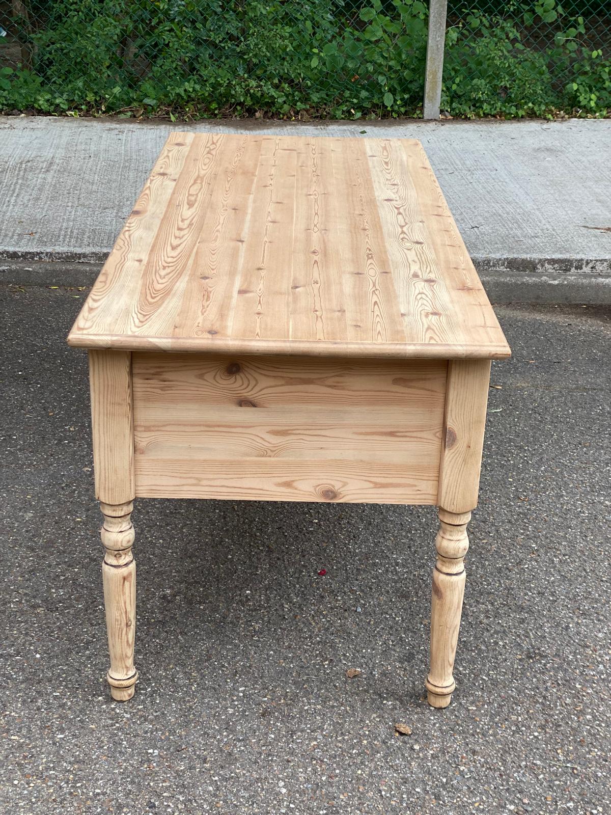 Scandinavian cocktail desk renovated in solid wood from the 90s.