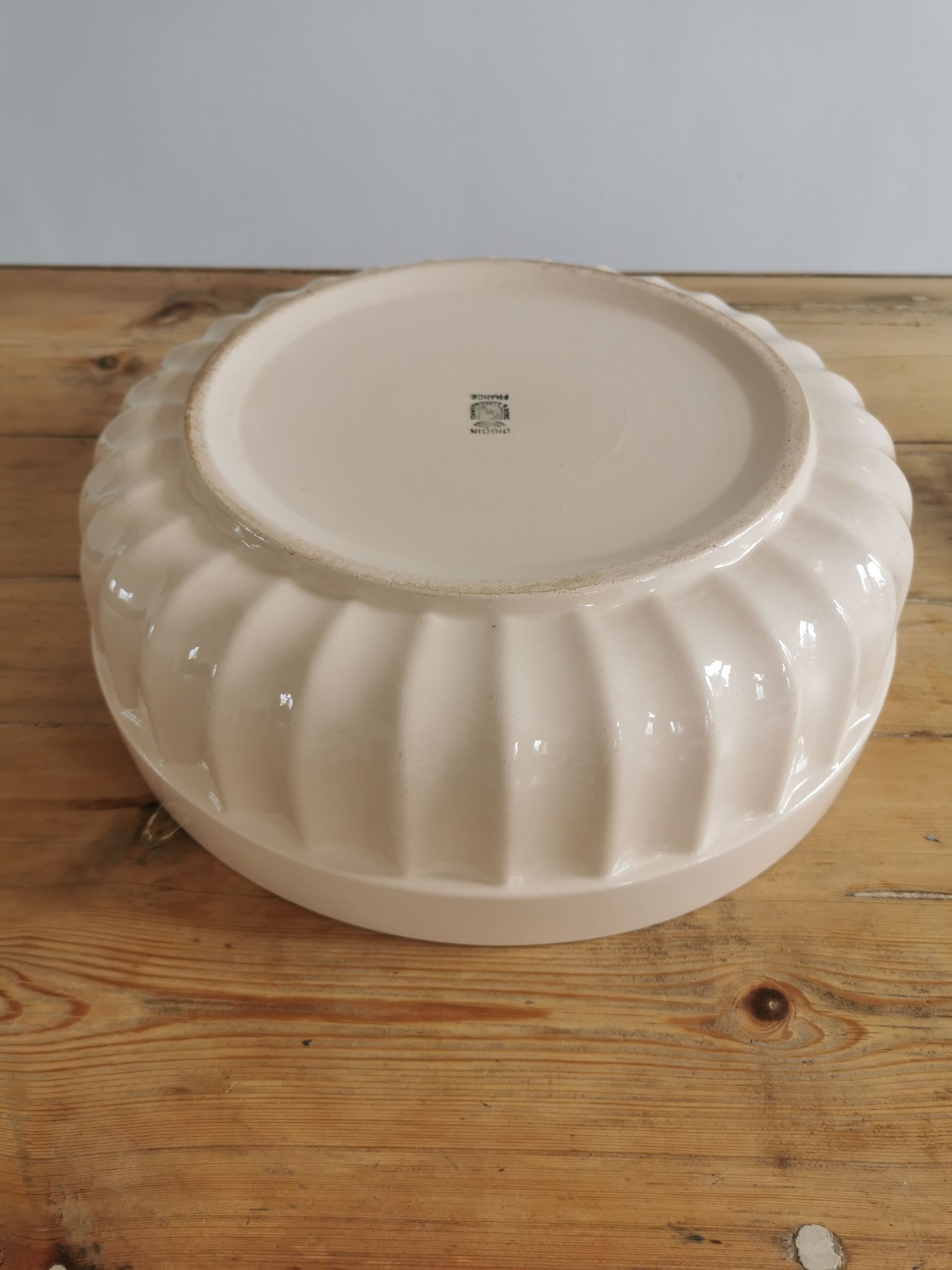 Salad bowl in pink faience Digoin