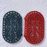 Duo of oval red and green cast iron trivets 60s 70s